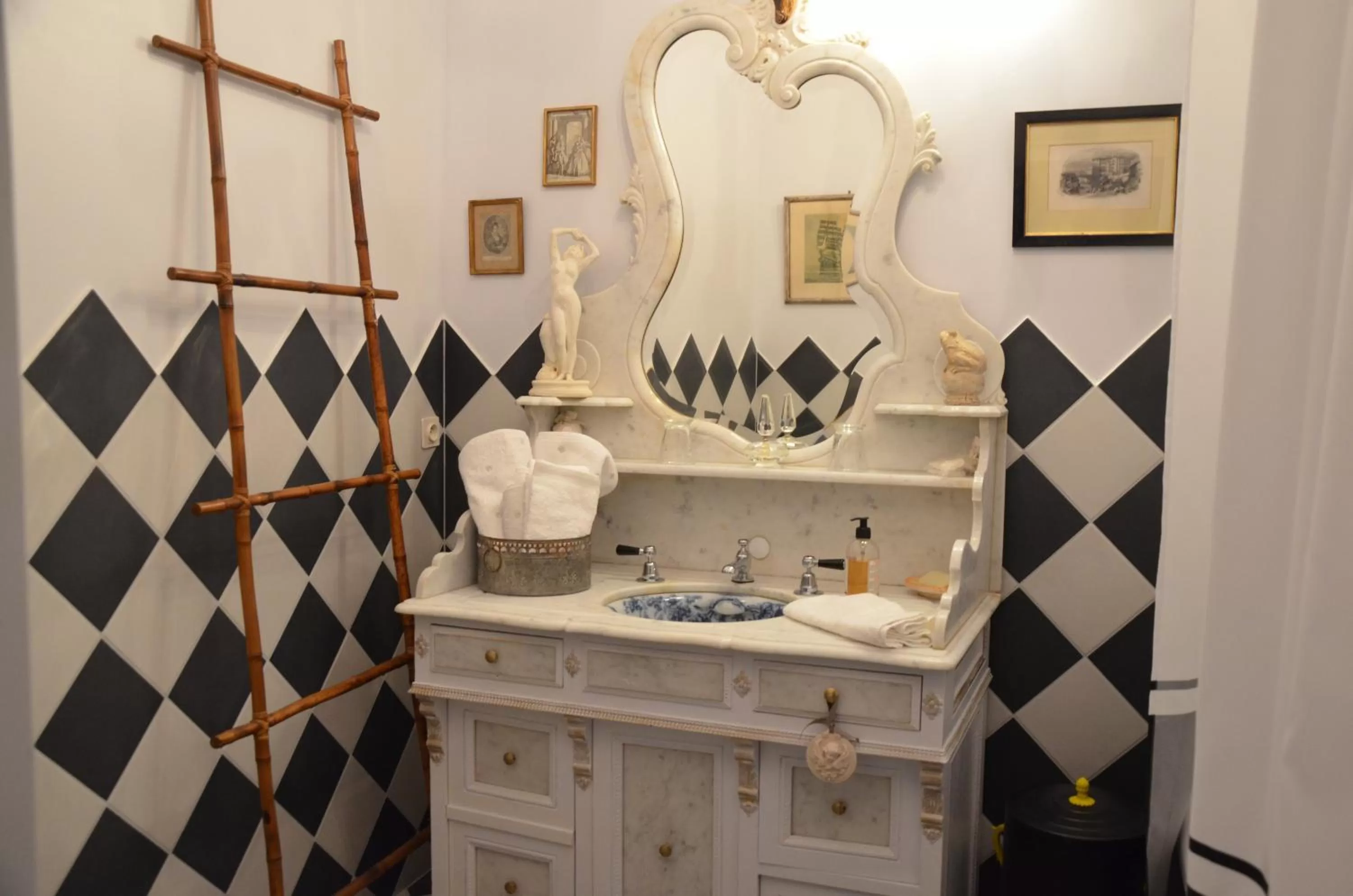 Bathroom in Château de Varennes