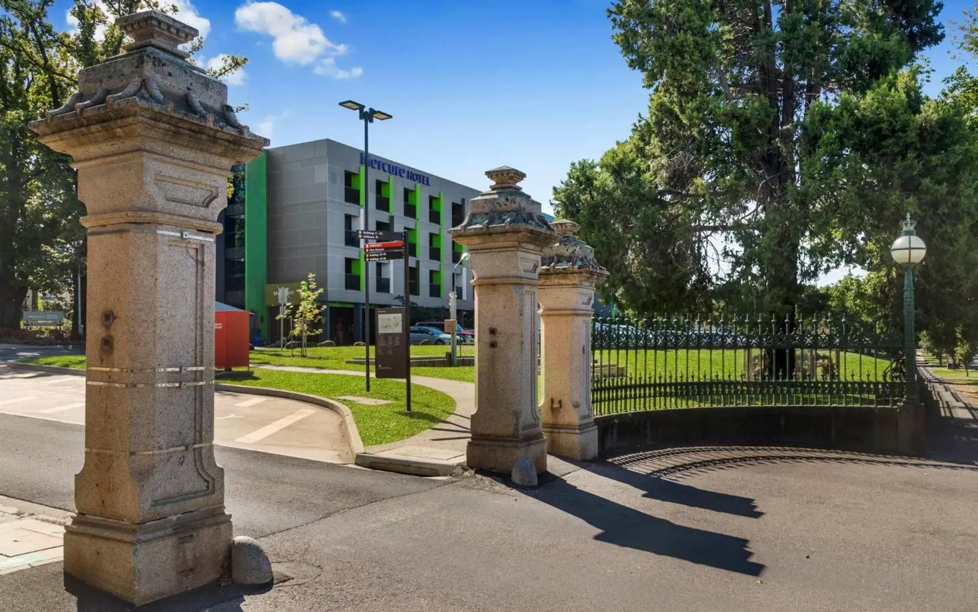 Facade/entrance, Property Building in Mercure Bendigo Schaller