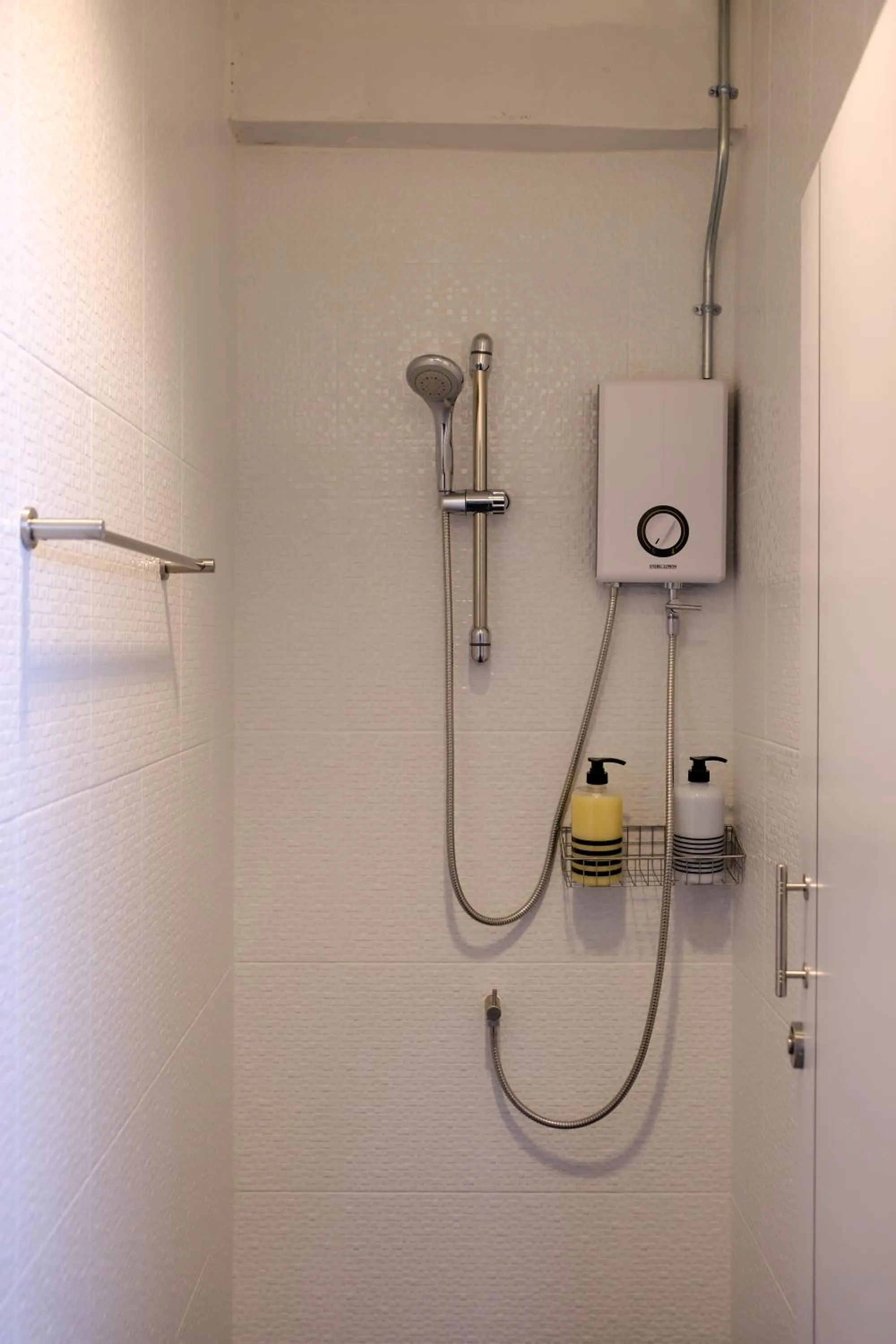 Shower in Baan Lung Poshtel