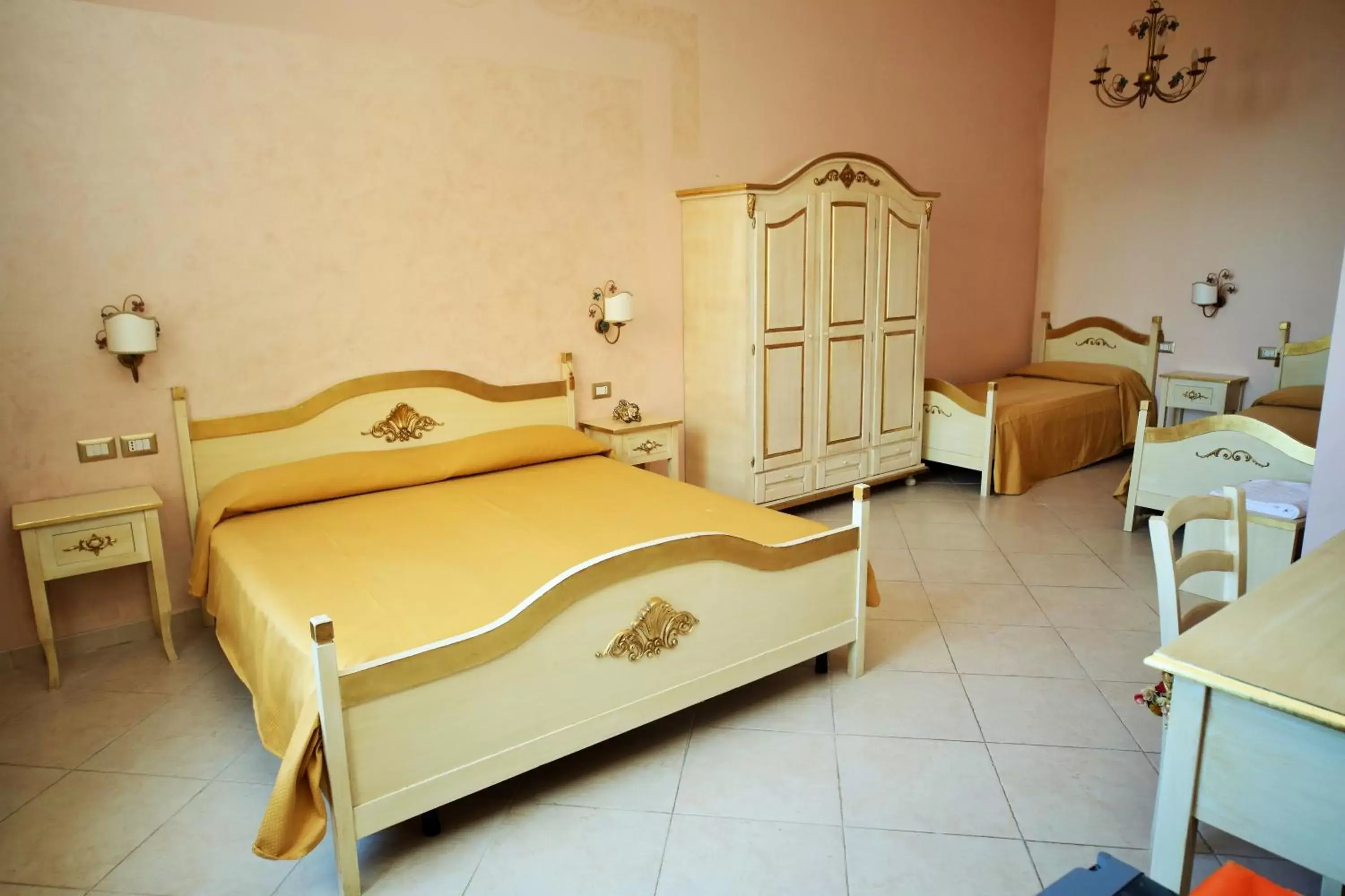 Quadruple Room in Hotel Scilla