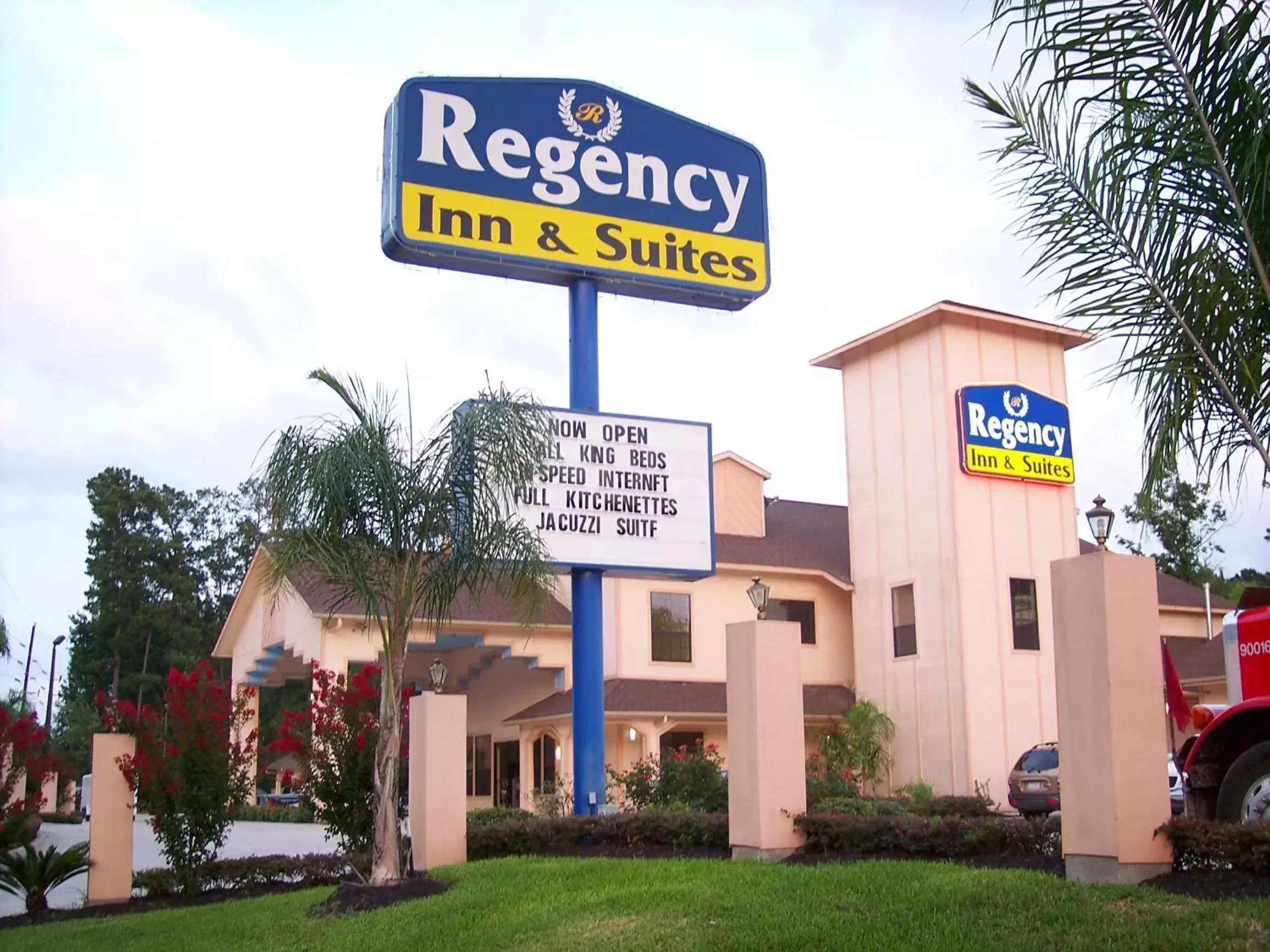 Facade/entrance, Property Logo/Sign in Regency Inn and Suites Humble