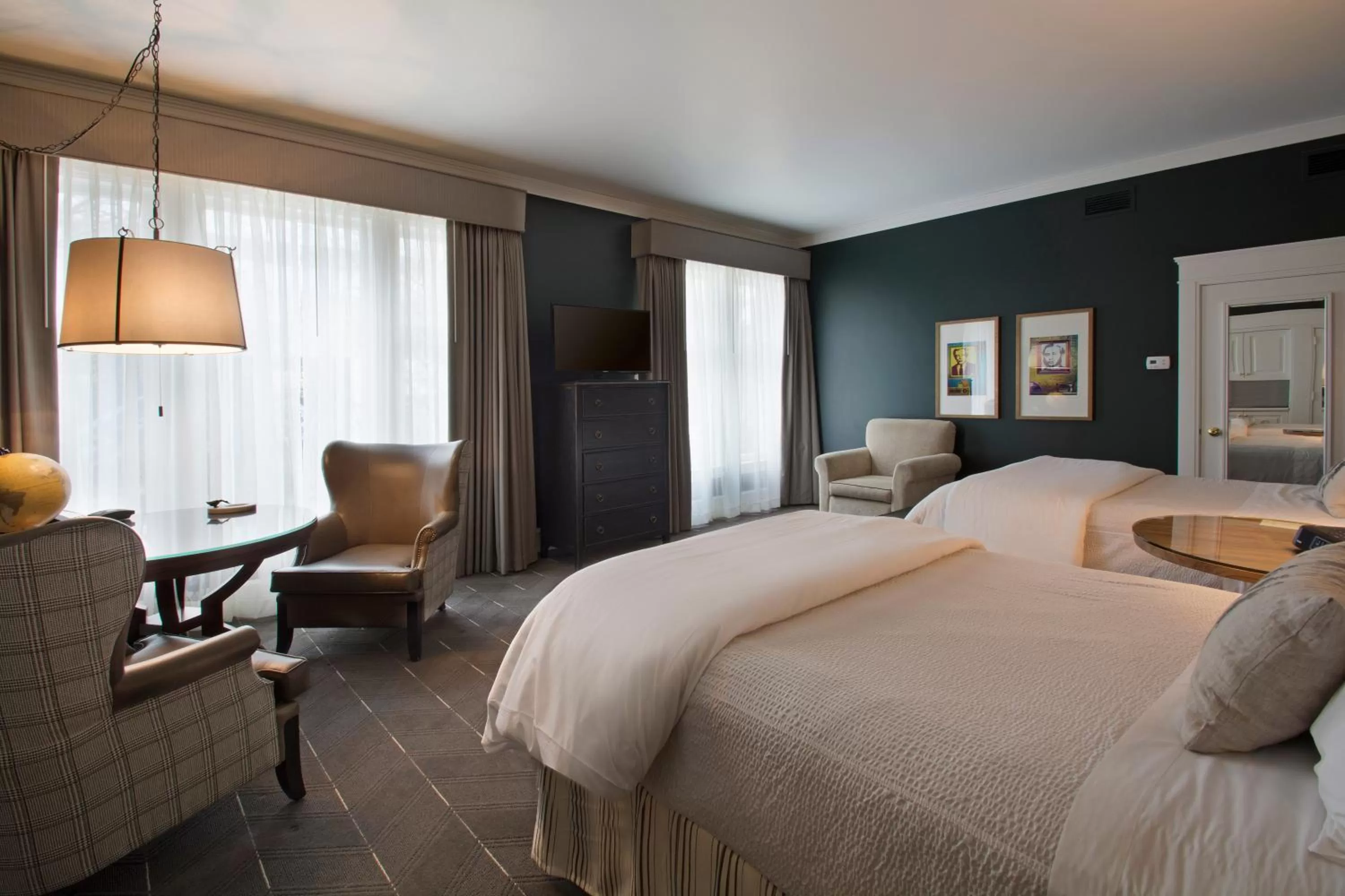 Photo of the whole room, Bed in Sentinel Hotel