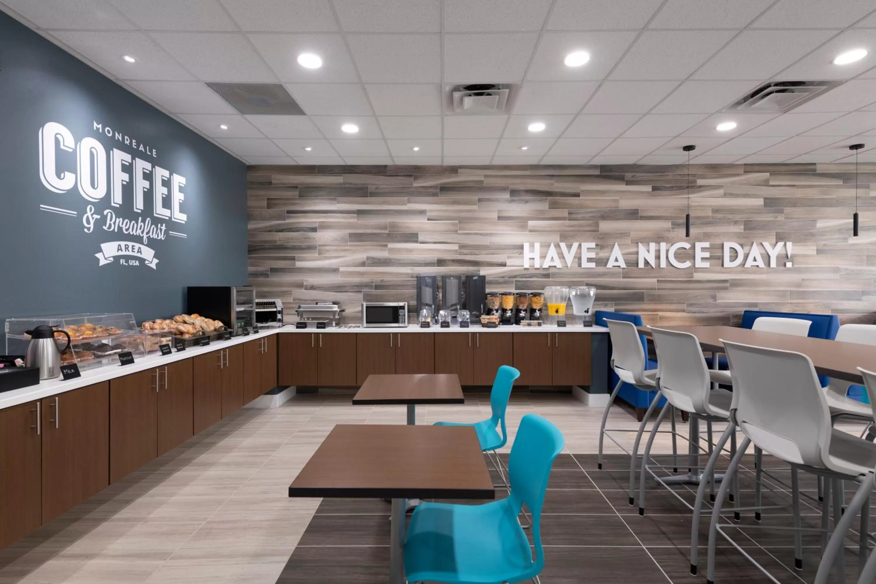 Food and drinks in Hotel Monreale Express International Drive Orlando