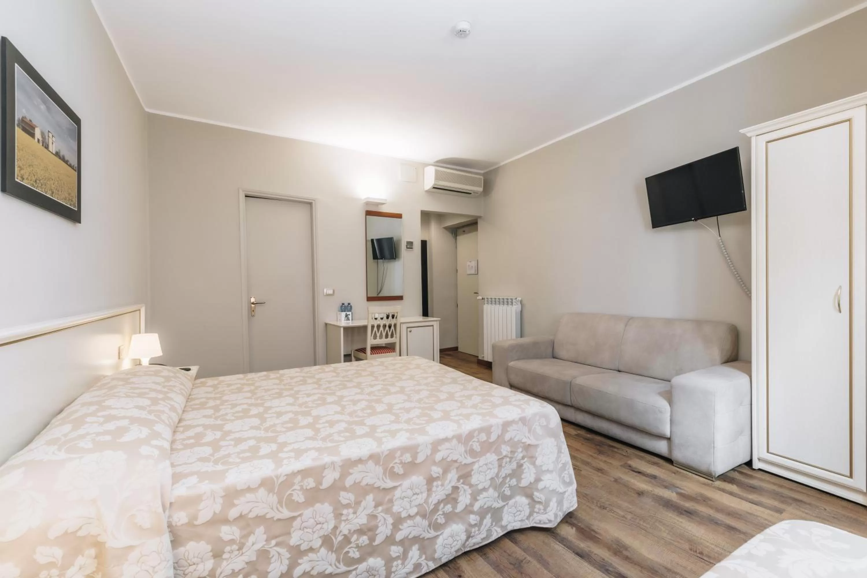 Bed in Hotel Astoria