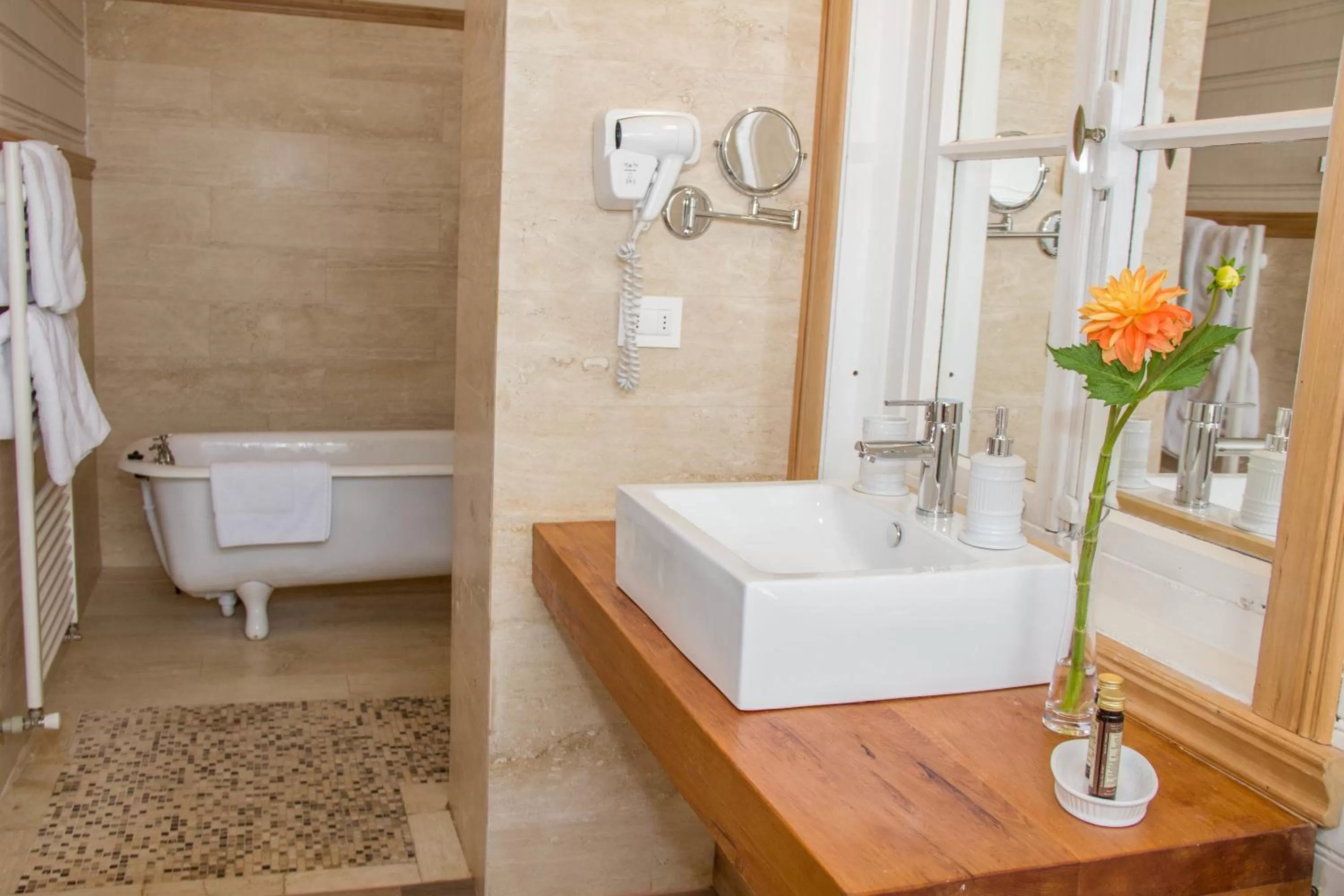 Shower, Bathroom in Hotel Boutique Casa Werner