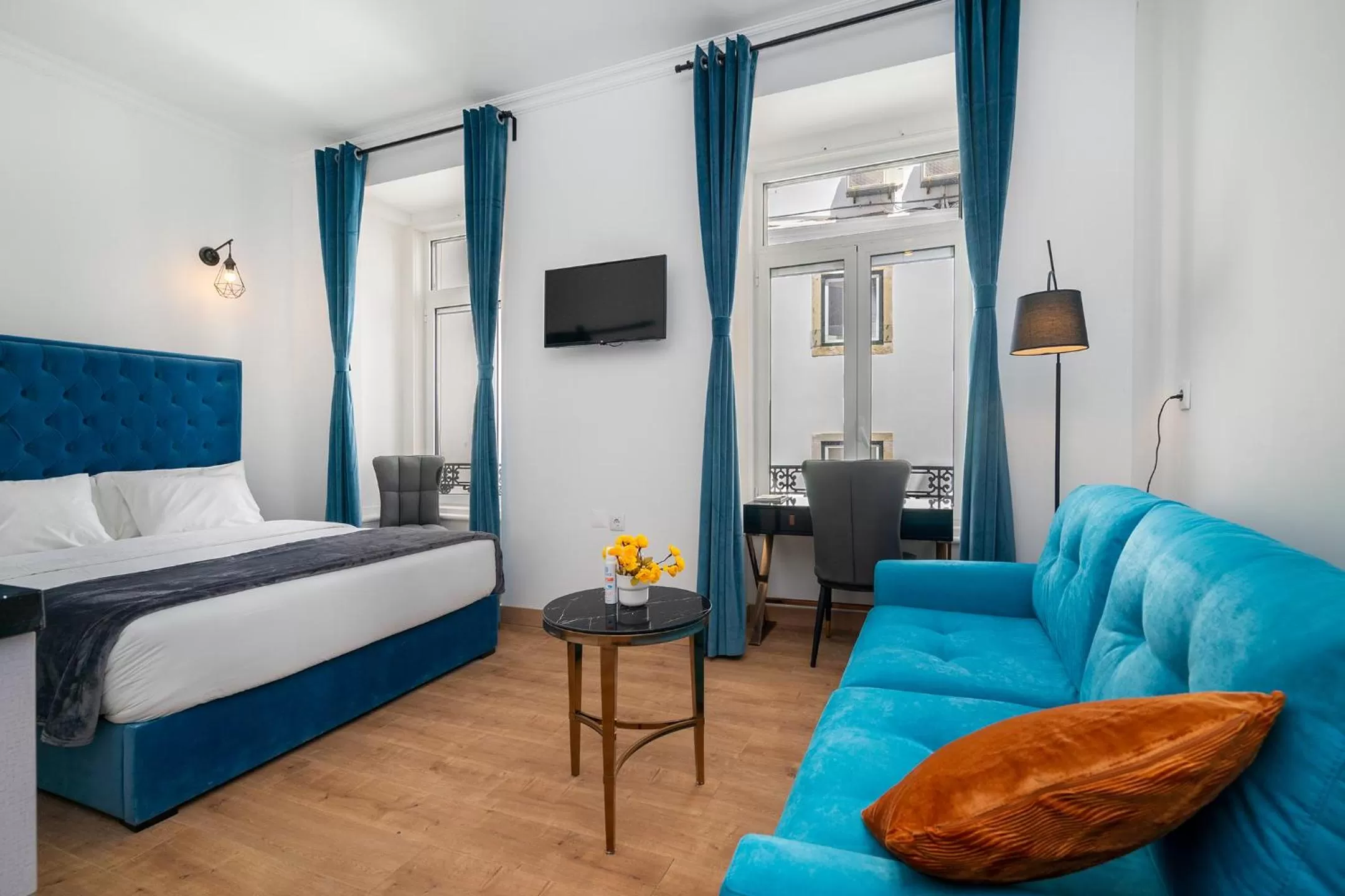 Photo of the whole room, Bed in Lisbon 5 Hotel