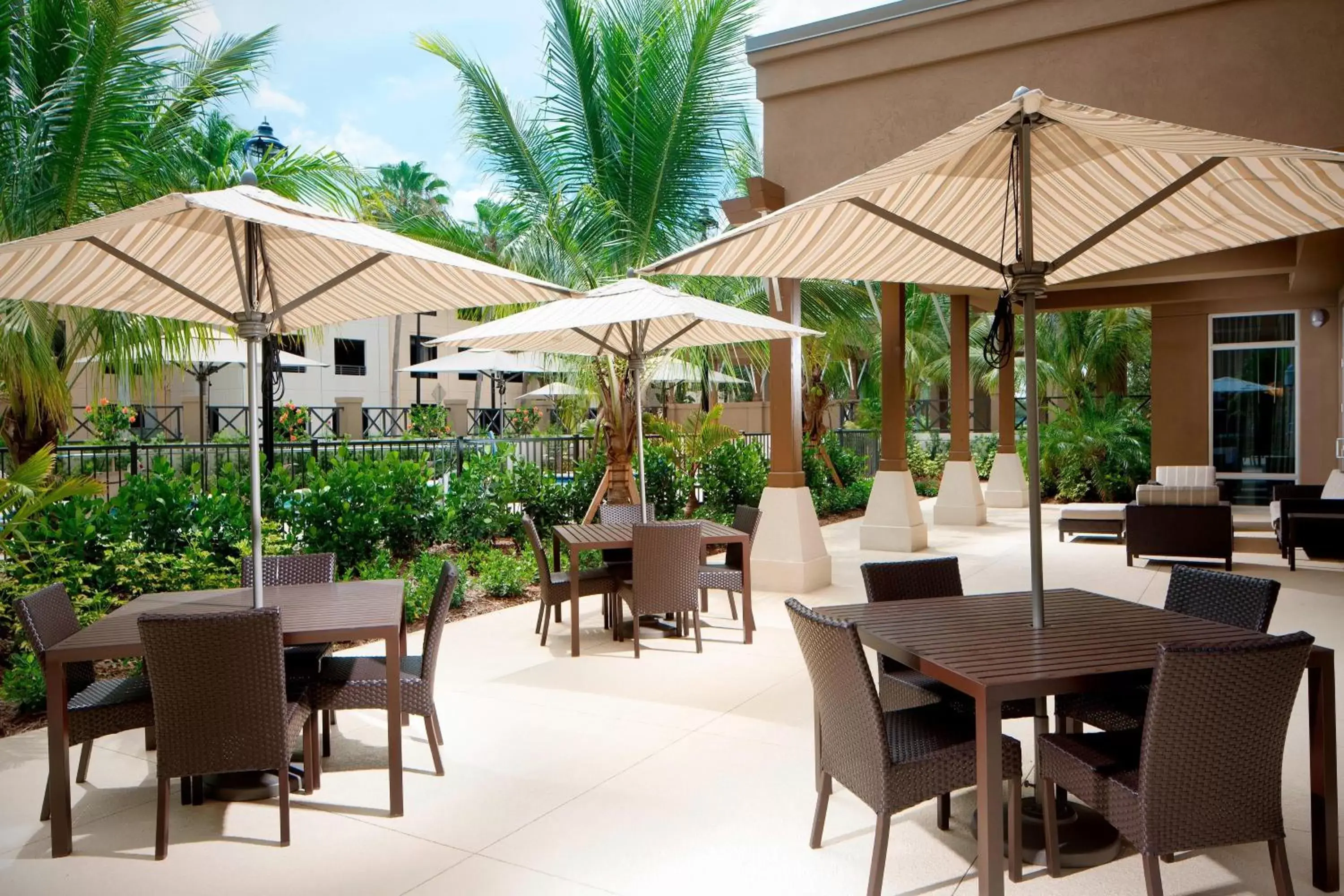 Property building, Restaurant/Places to Eat in Courtyard by Marriott Palm Beach Jupiter