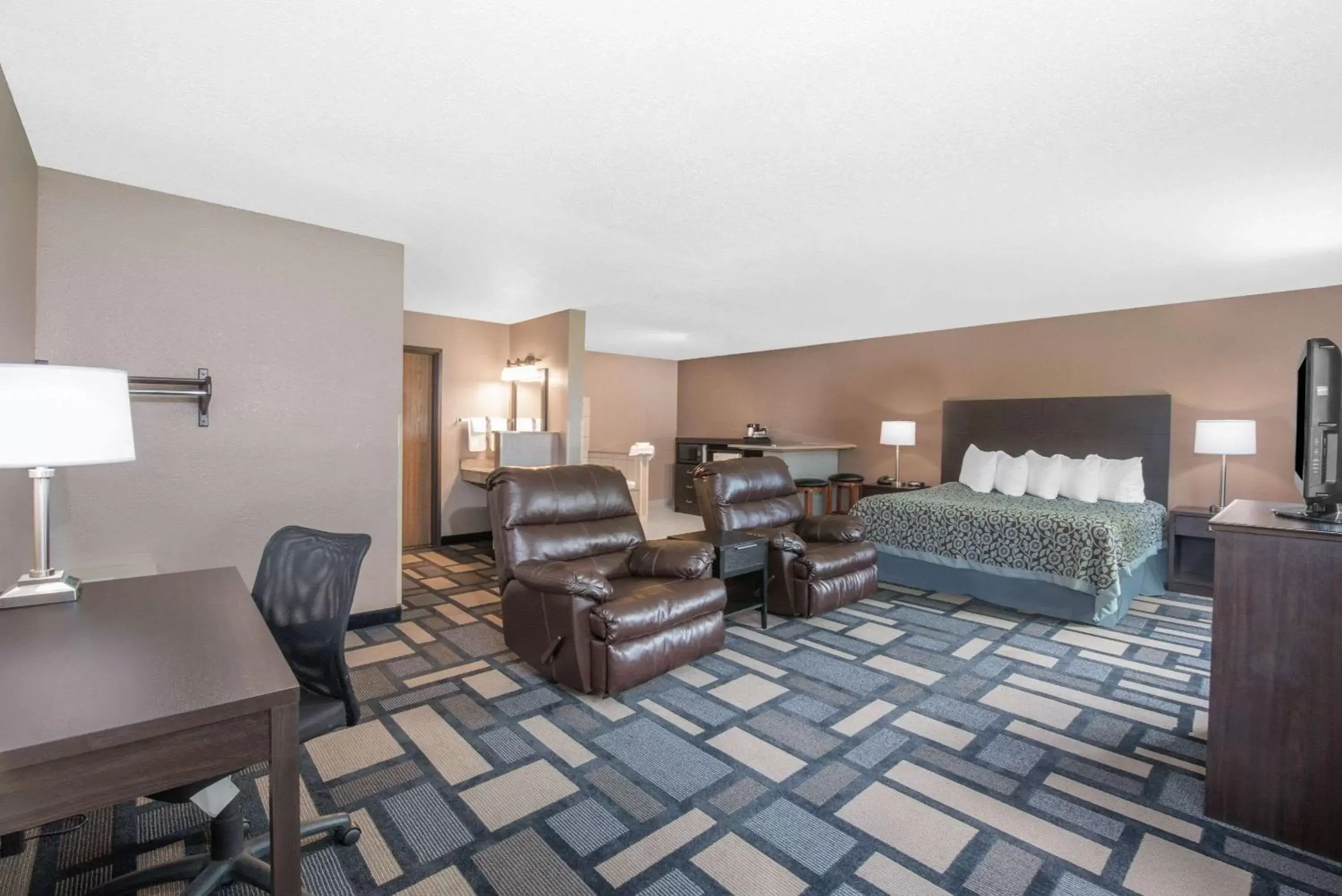 Photo of the whole room, Seating Area in Days Inn by Wyndham Watertown