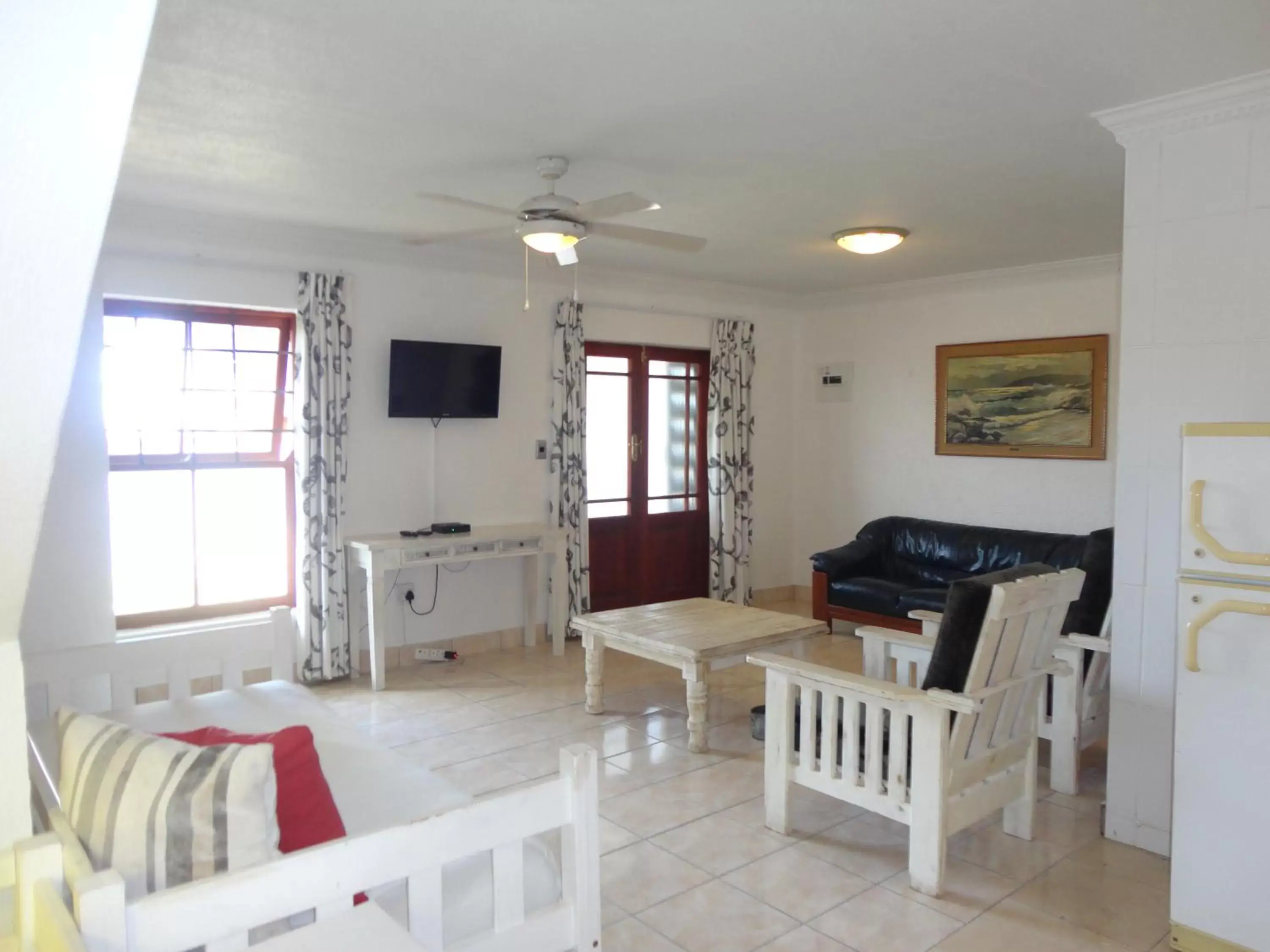 Living room, Lounge/Bar in Oceans Hotel & Self Catering