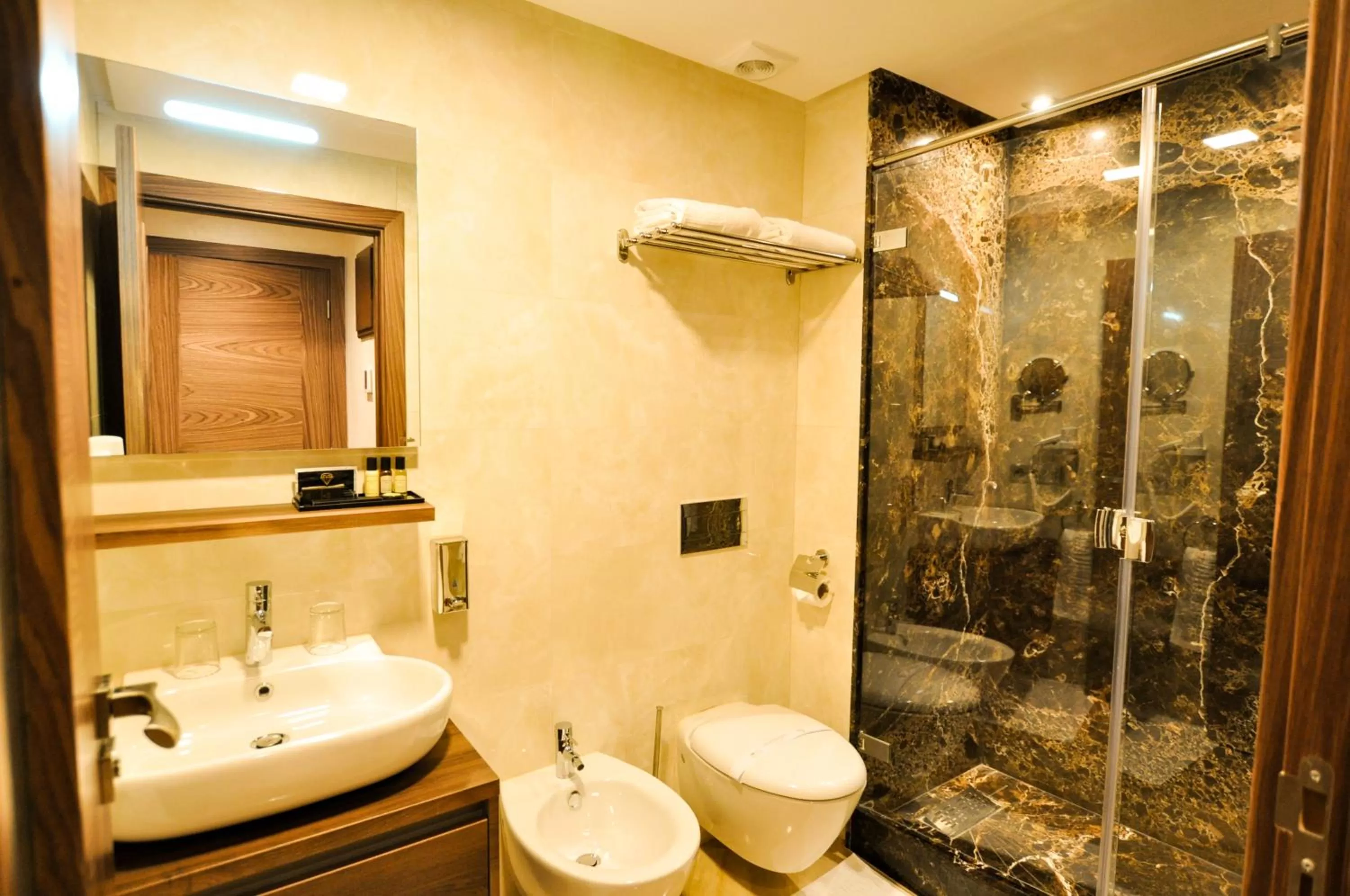 Bathroom in Suite Hotel Casa Diamond