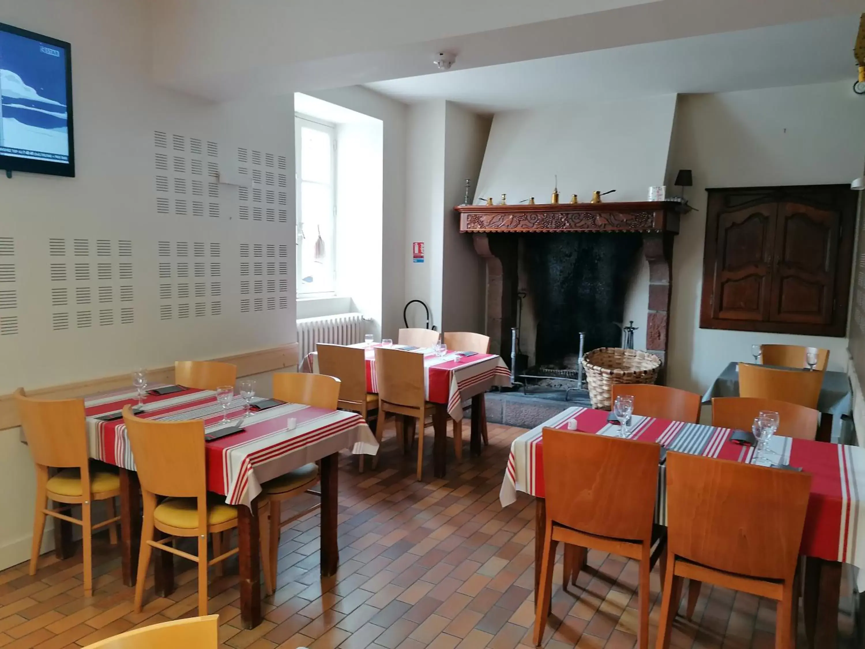 Restaurant/Places to Eat in Hotel des Remparts