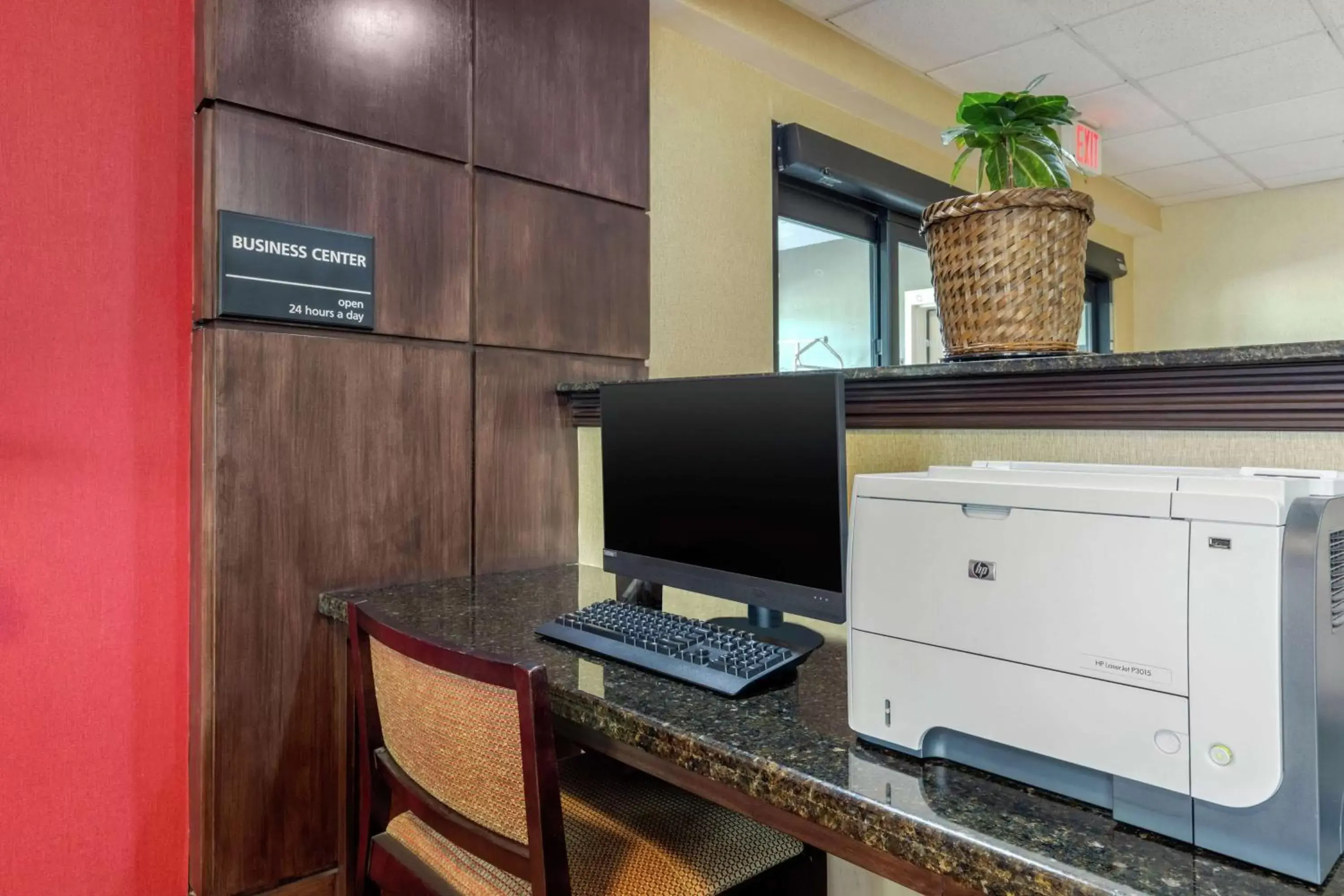 Bedroom, TV/Entertainment Center in Hampton Inn Brookhaven