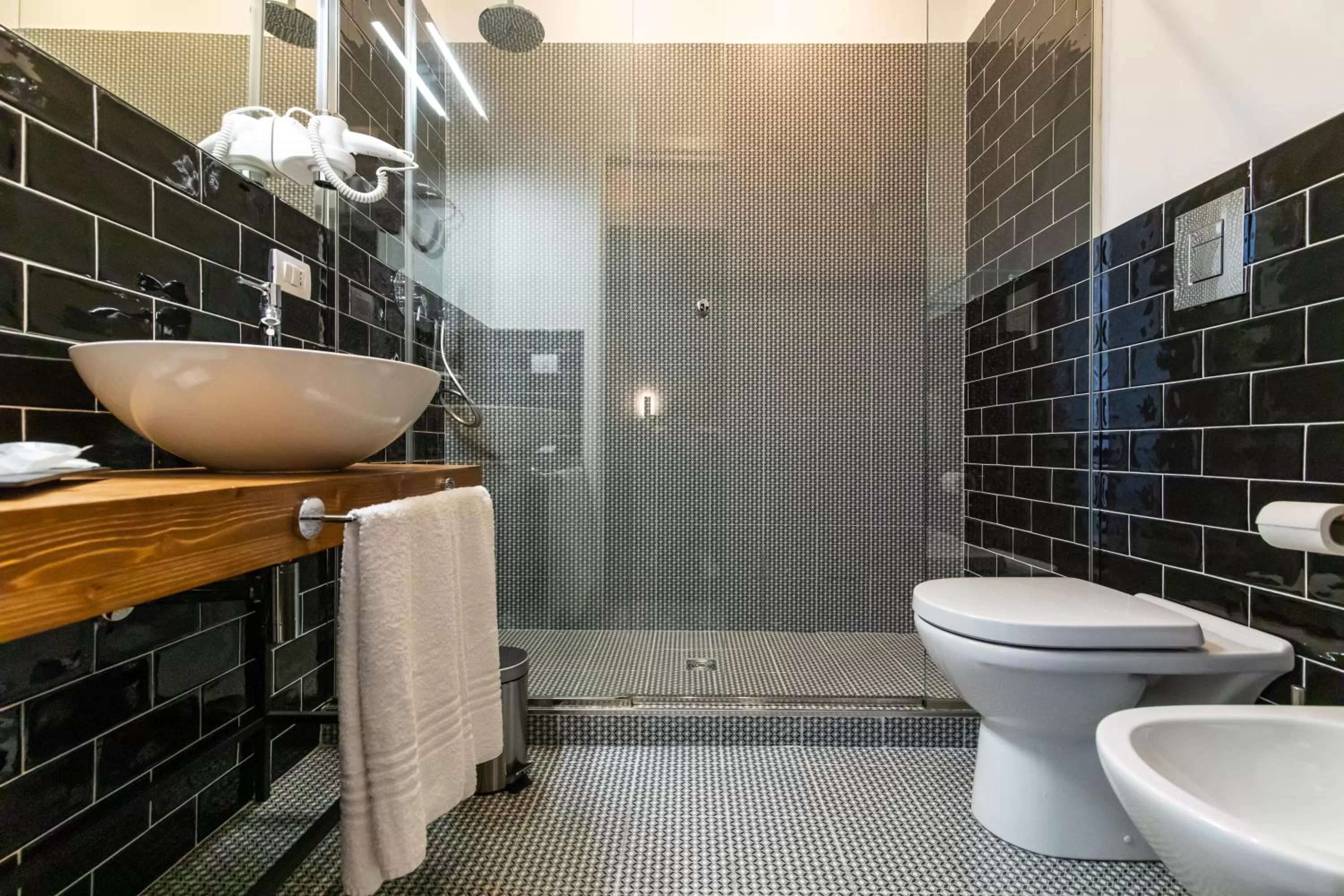 Shower in Santa Chiara Inn