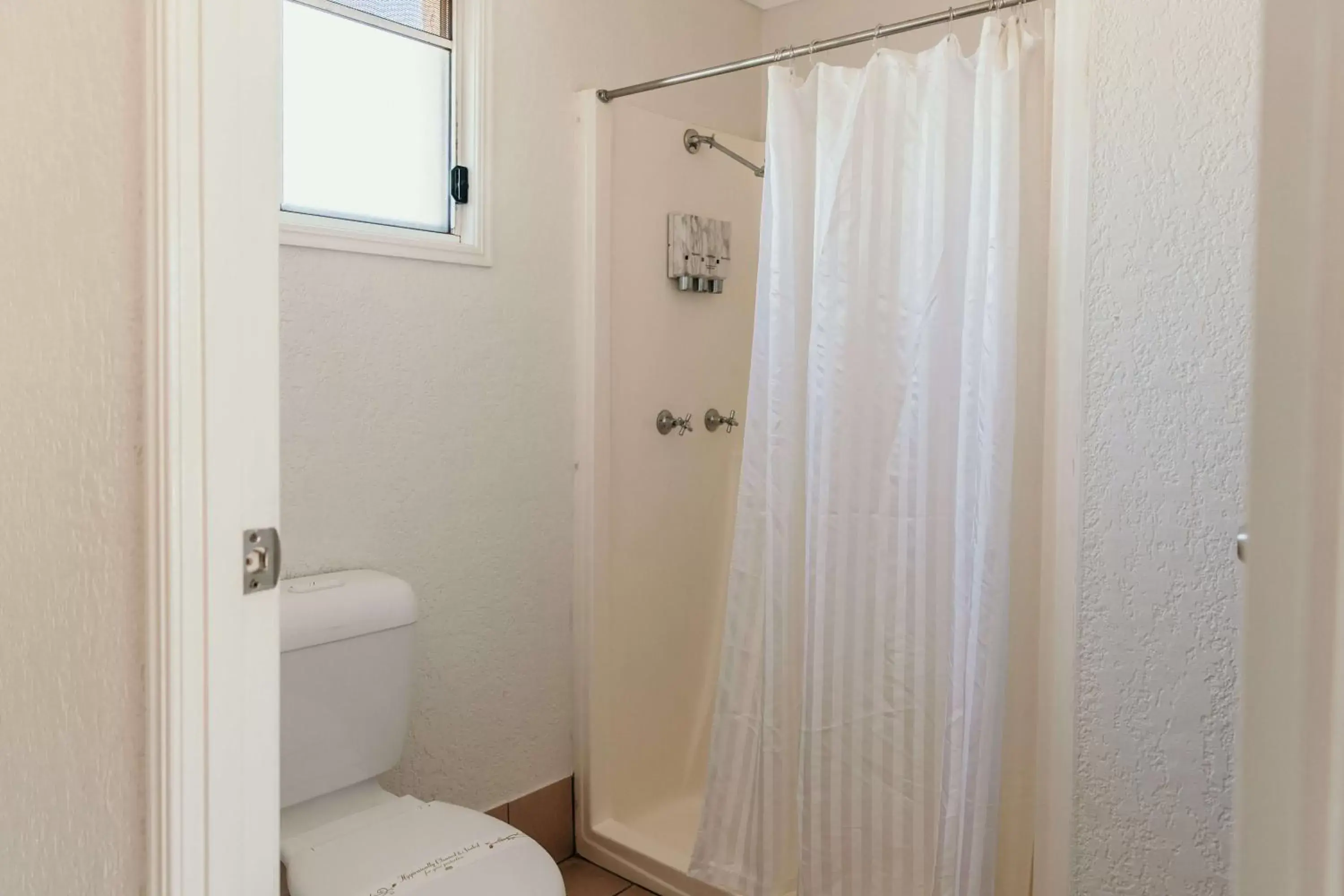 Shower, Bathroom in Outback Motel Mt Isa