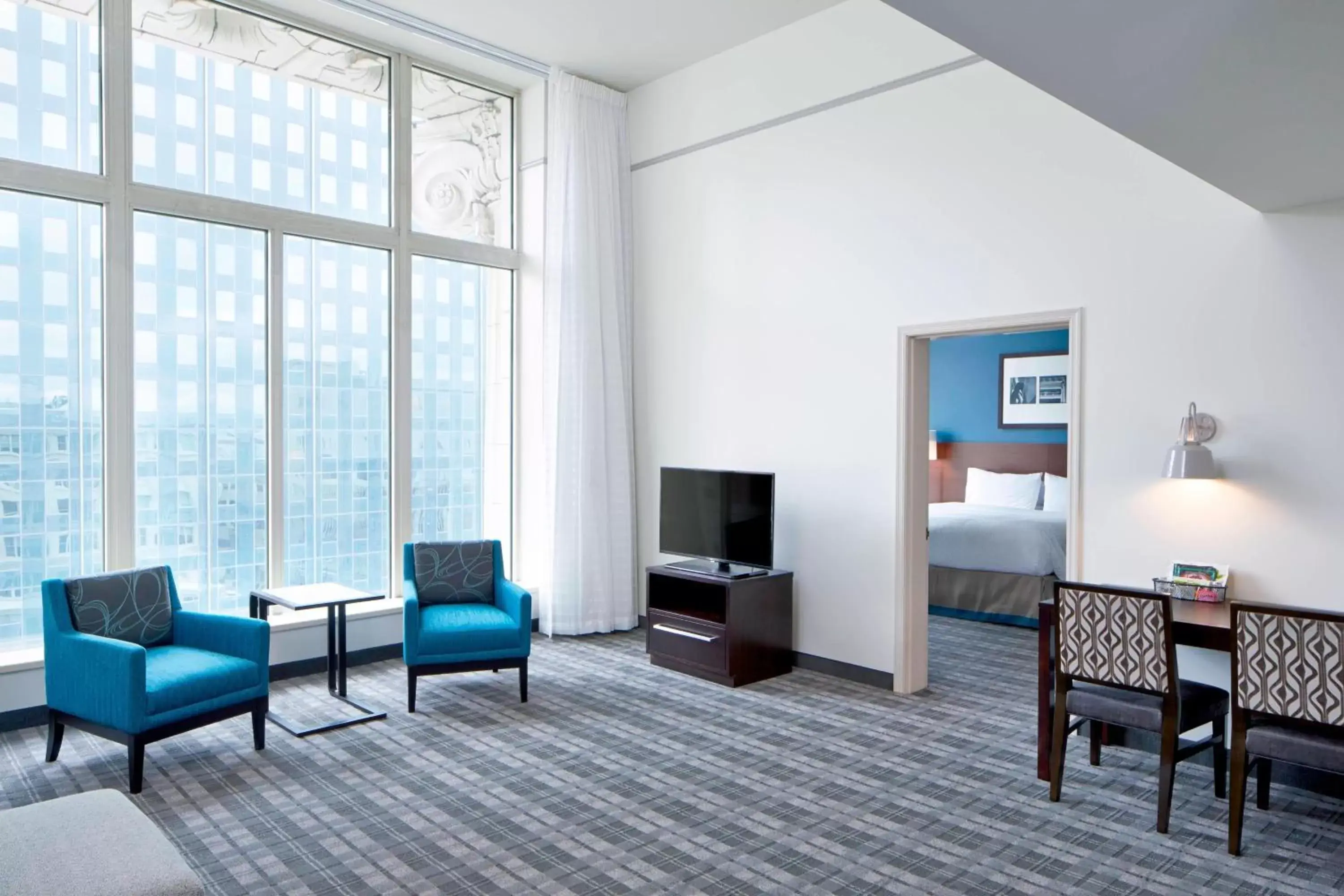 Bedroom, Seating Area in Residence Inn Milwaukee Downtown