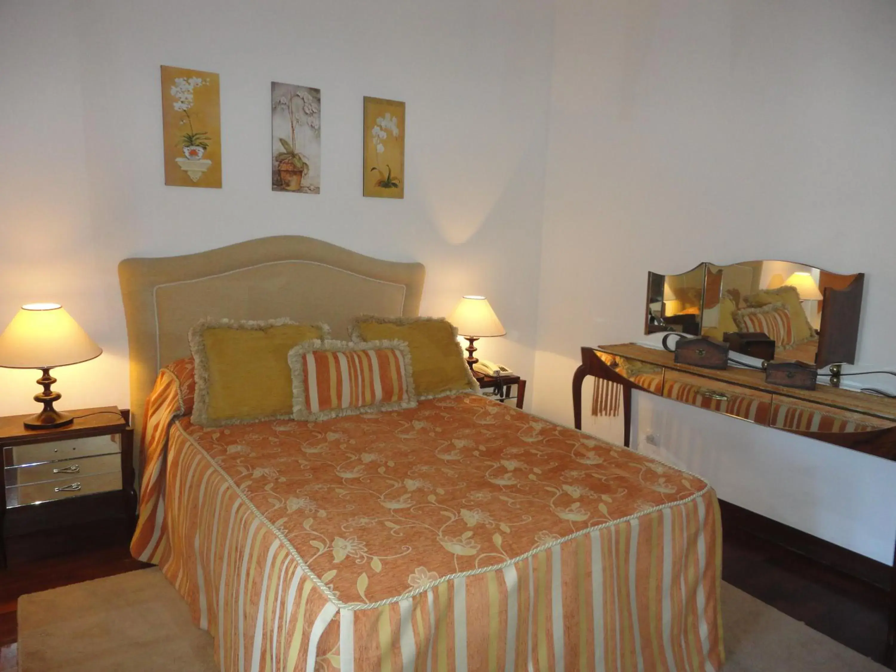 Photo of the whole room, Bed in Hotel Rural Quinta de Santo Antonio