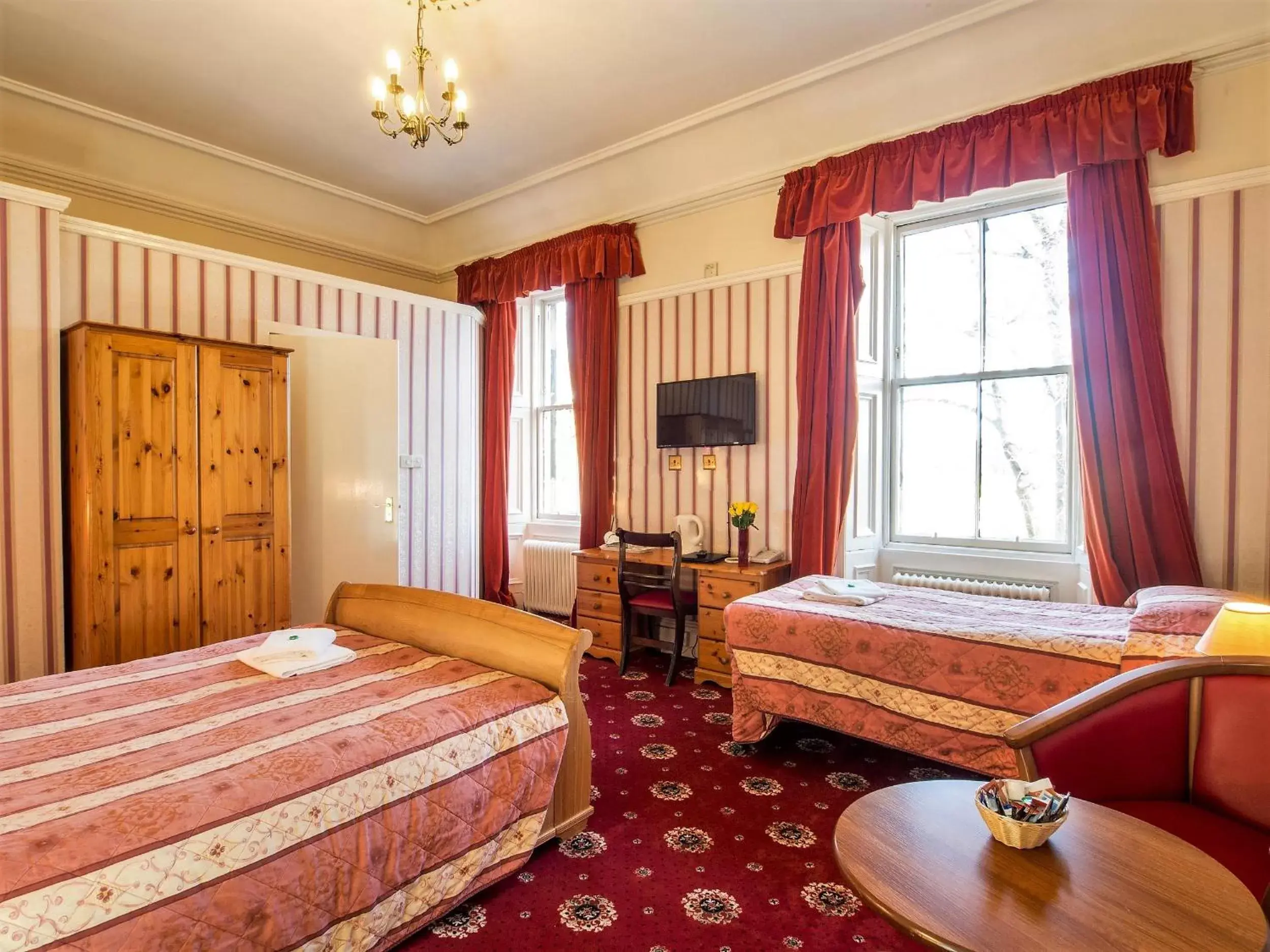 Bedroom, Bed in Cumberland Hotel