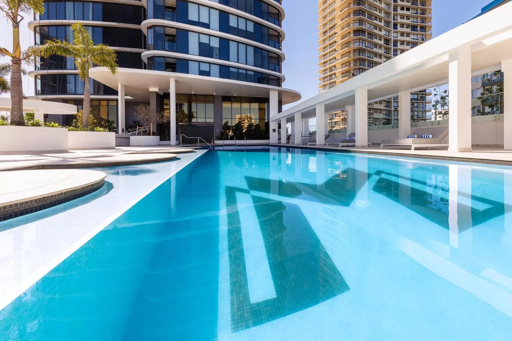 Property building, Swimming Pool in Meriton Suites Surfers Paradise