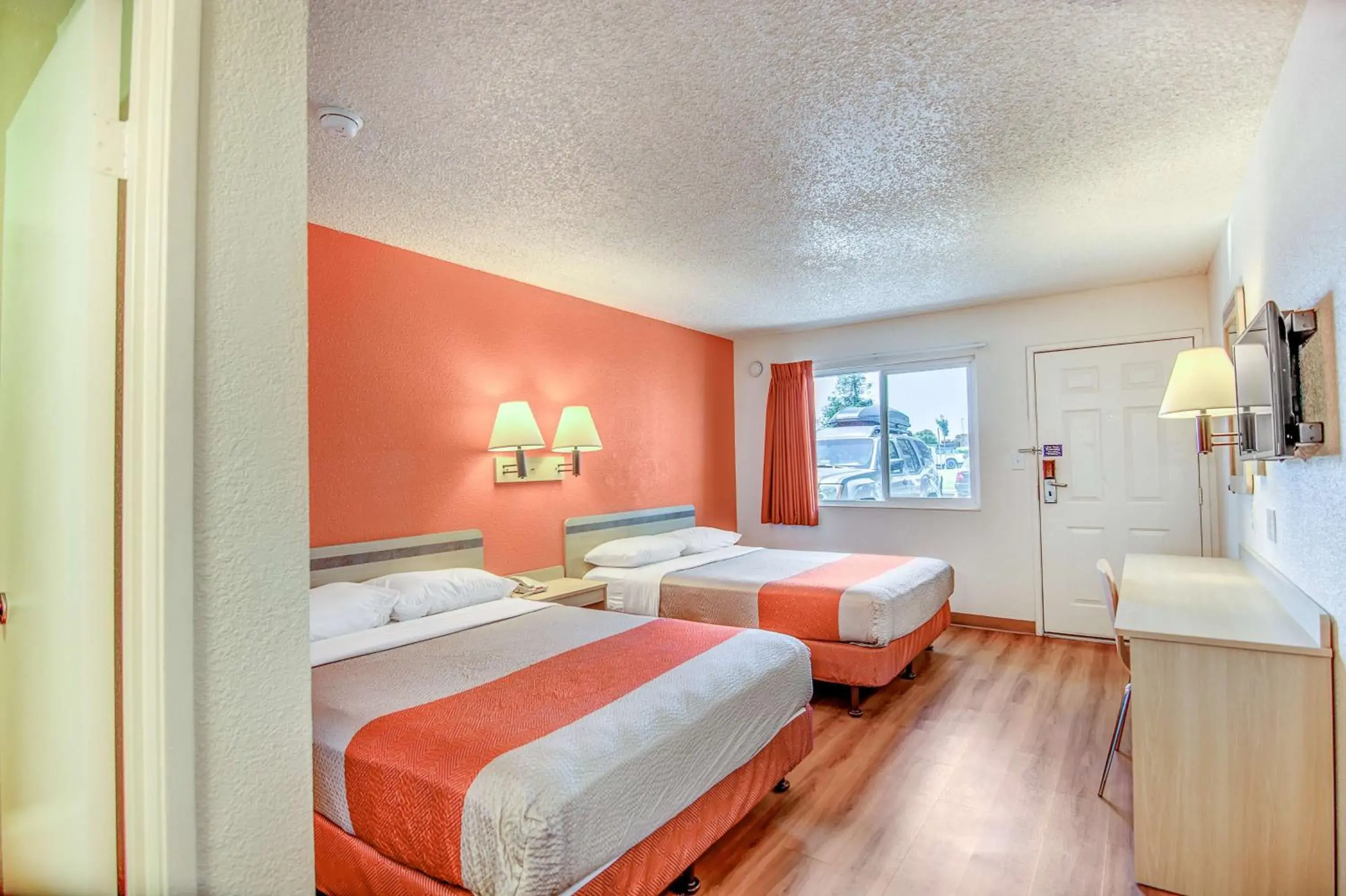 TV and multimedia, Room Photo in Motel 6-Stockton, CA - Charter Way West