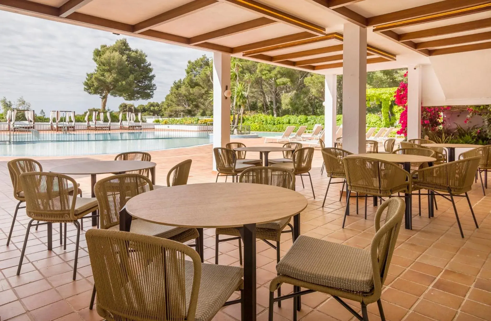 Balcony/Terrace, Restaurant/Places to Eat in Ilunion Menorca