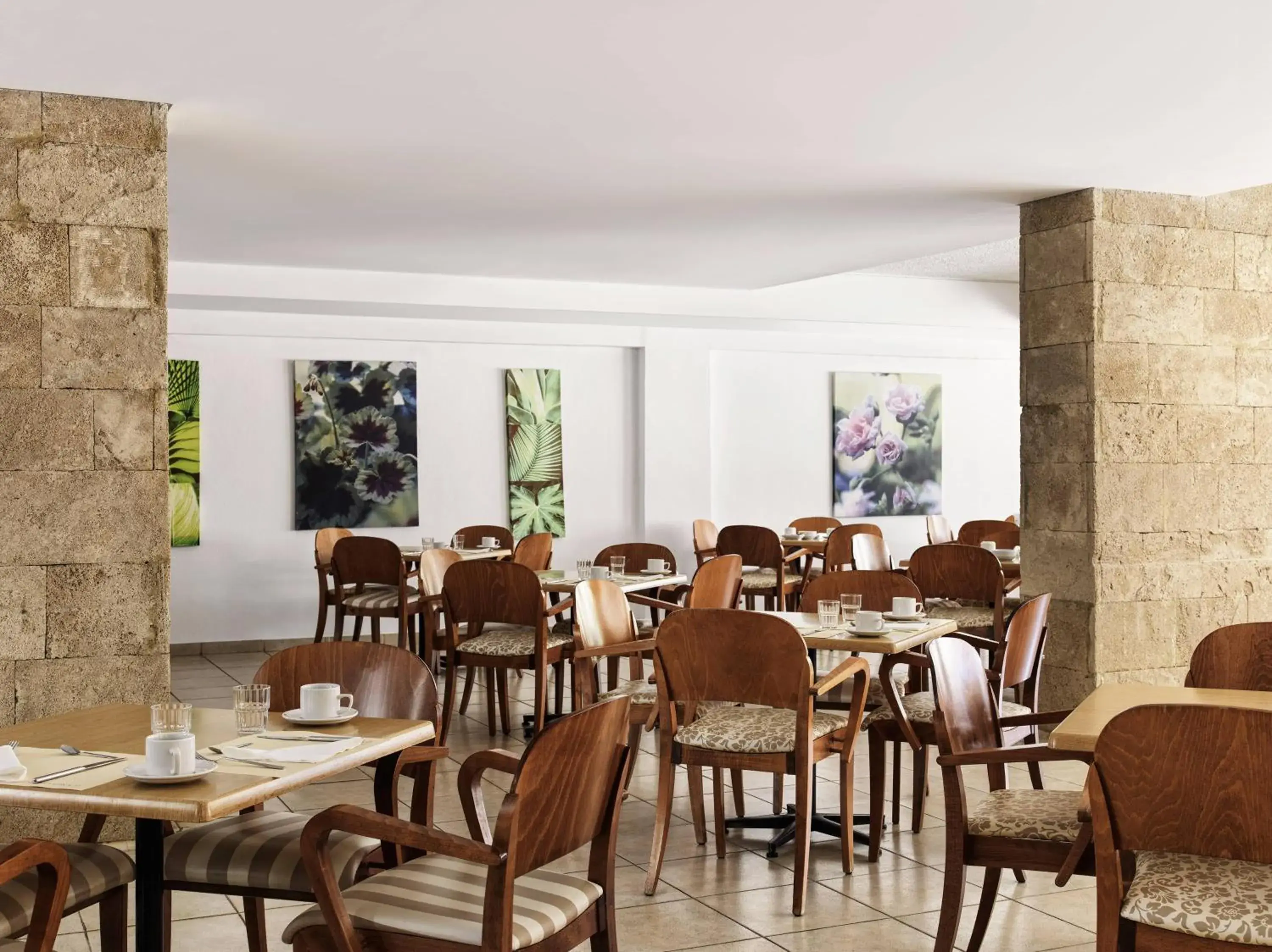 Restaurant/Places to Eat in Esperia City Hotel