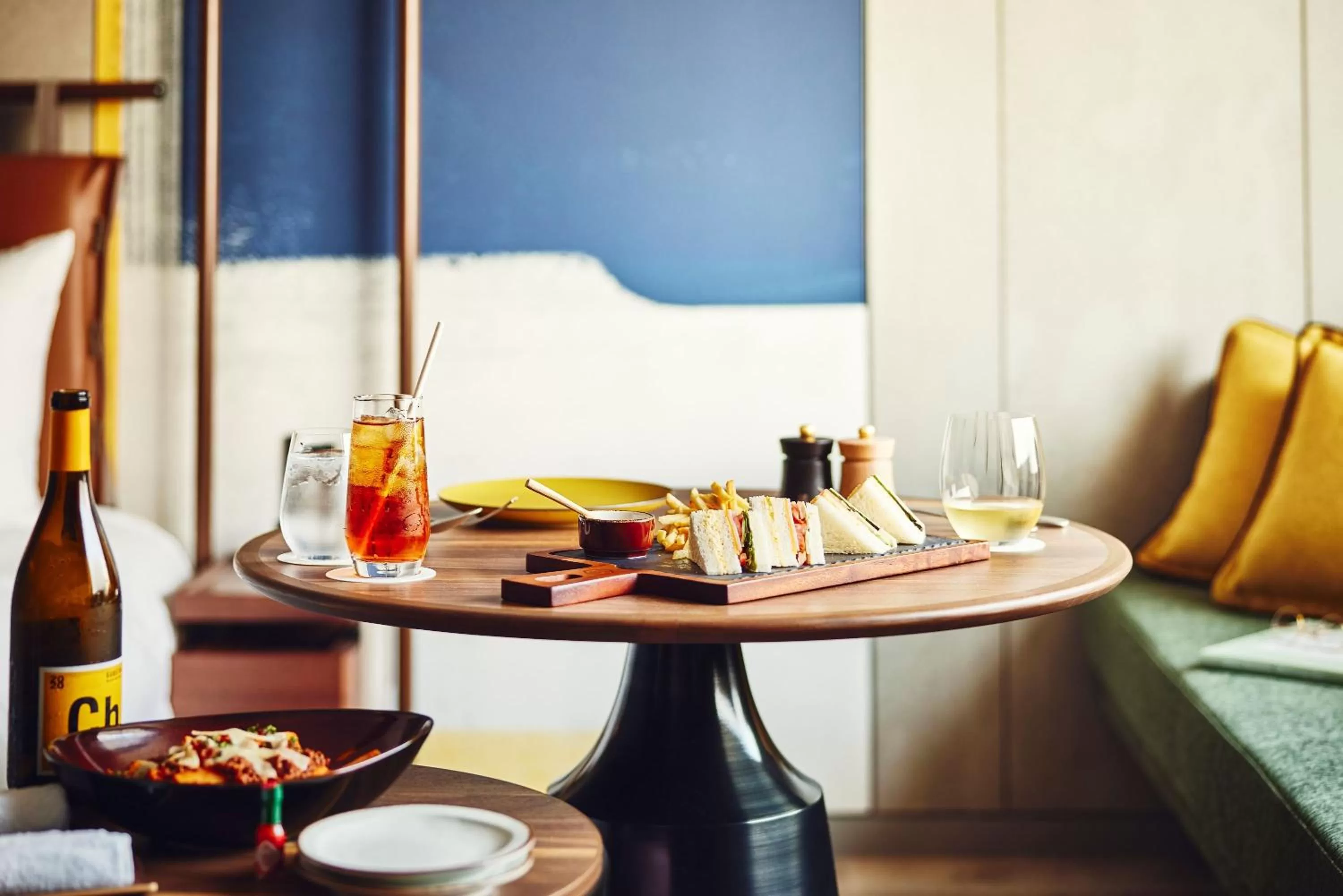 Photo of the whole room in voco Osaka Central by IHG