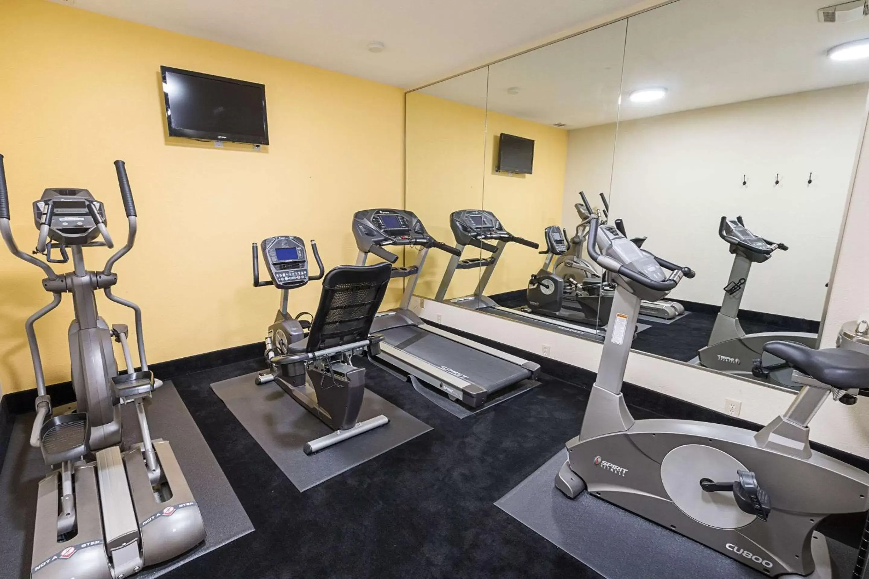 Fitness centre/facilities in Quality Suites Fitness centre/facilities in Quality Suites