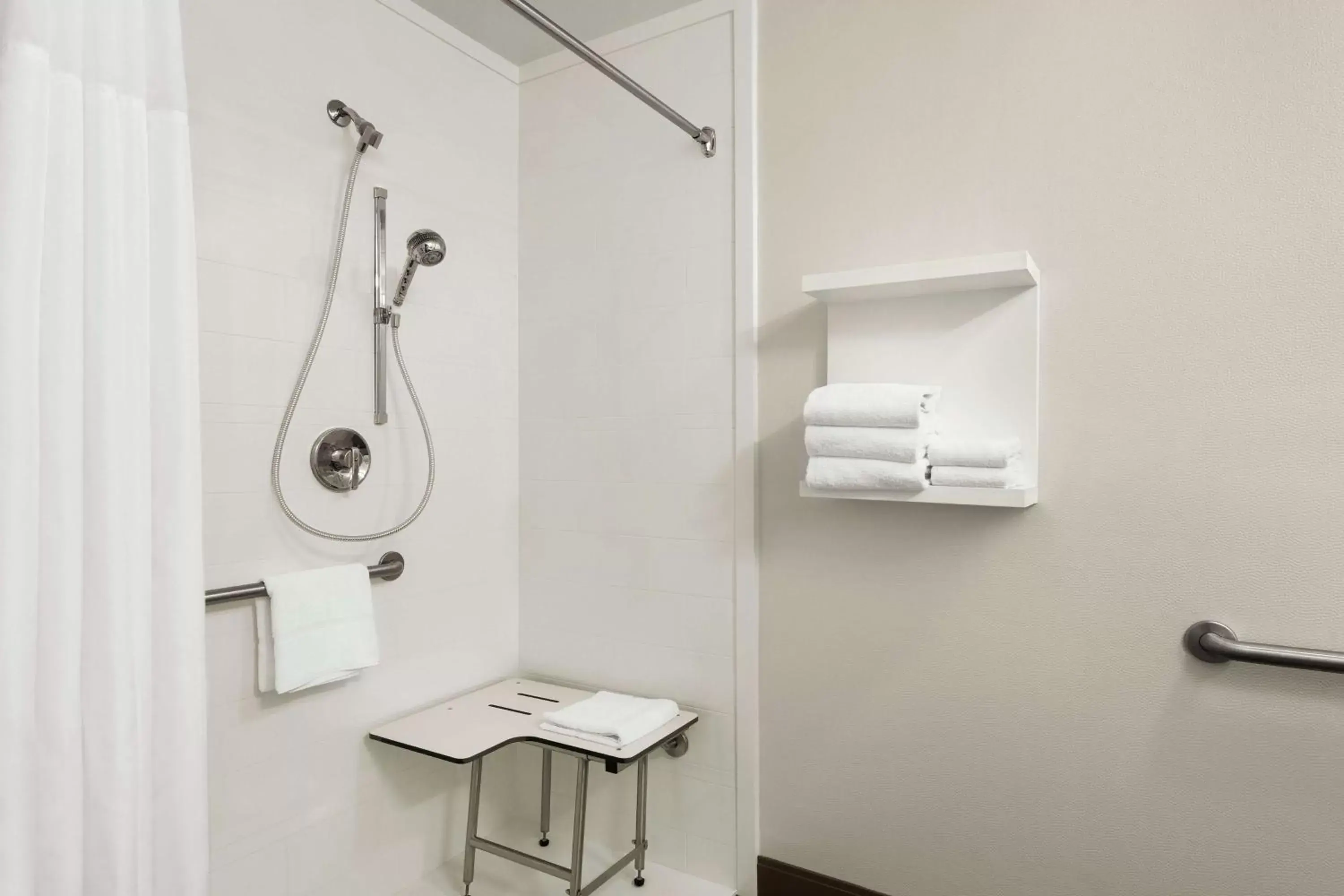 Bathroom in Hampton Inn Portland Airport Bathroom in Hampton Inn Portland Airport