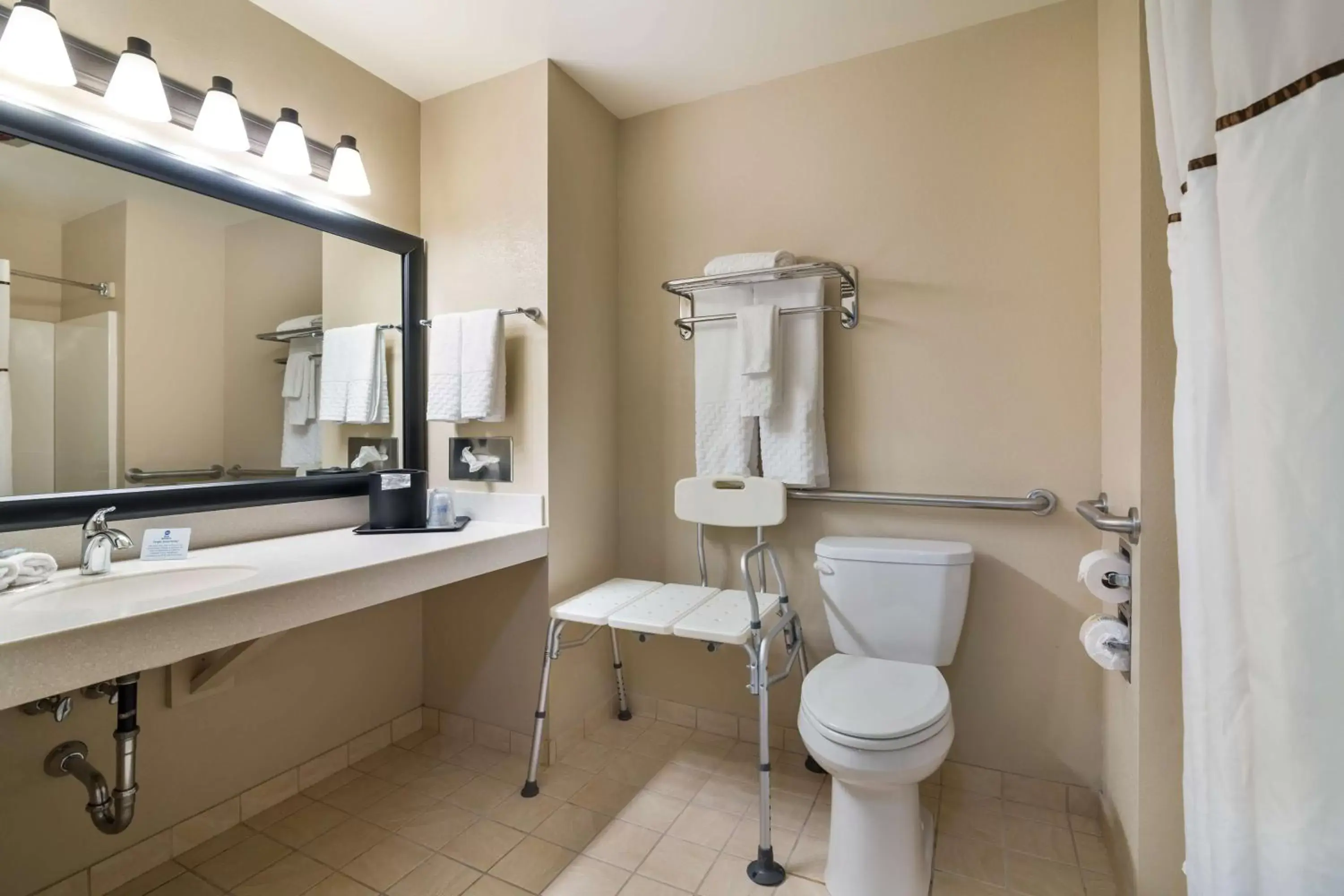 Bedroom, Bathroom in Best Western University Inn