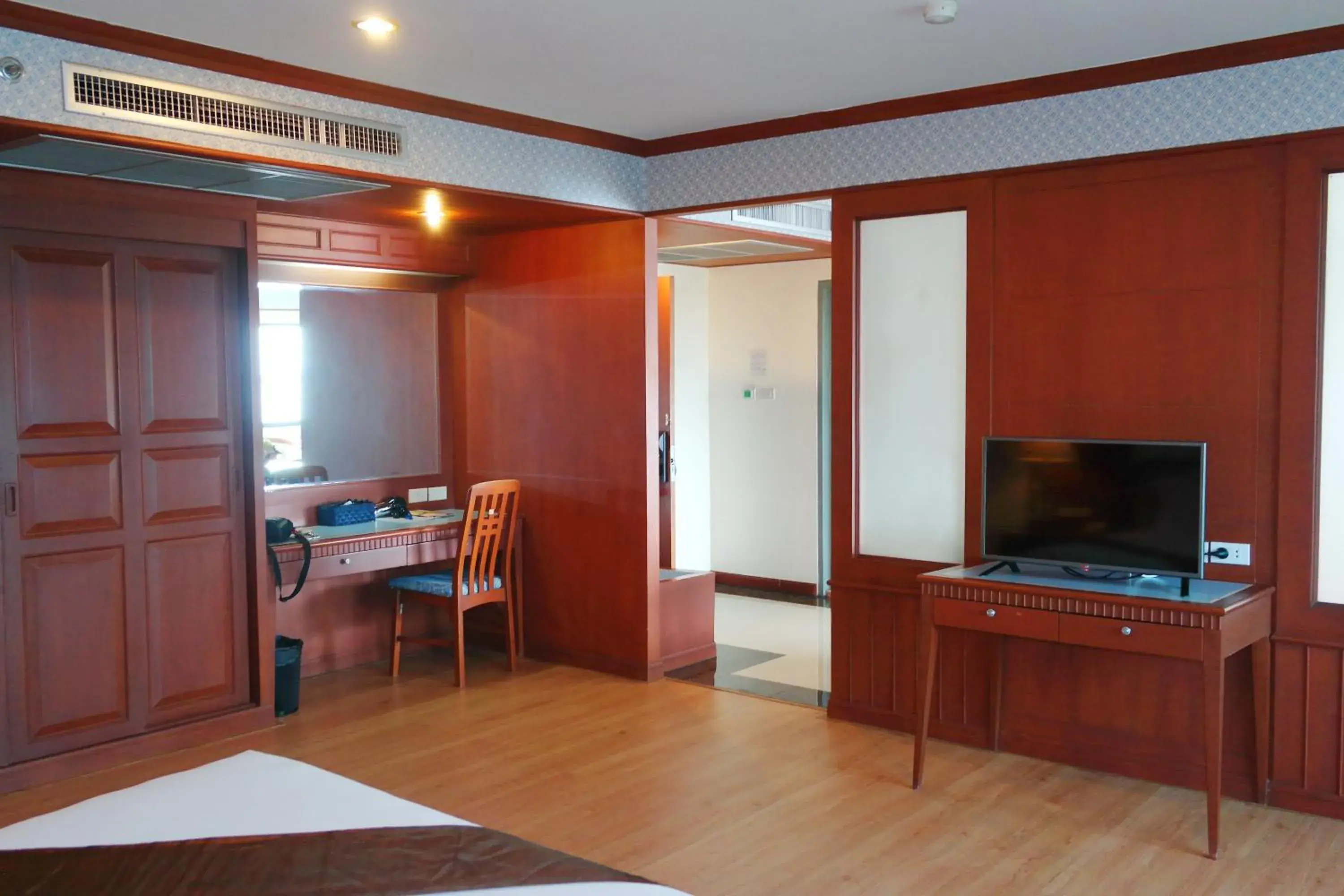 Bedroom, TV/Entertainment Center in Grand Park Hotel (SHA Extra Plus)