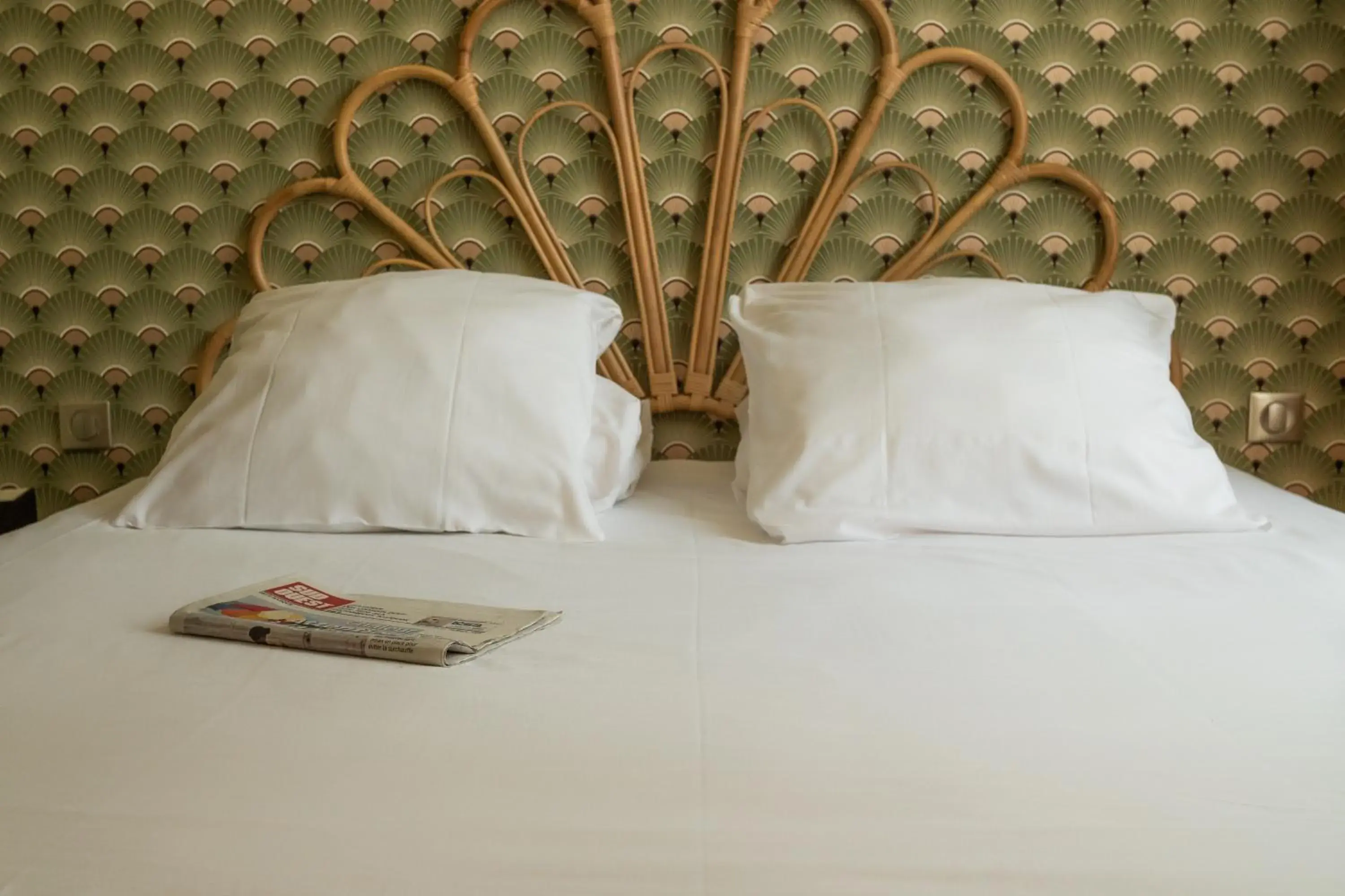 Bed in Hôtel Cosmopolitain