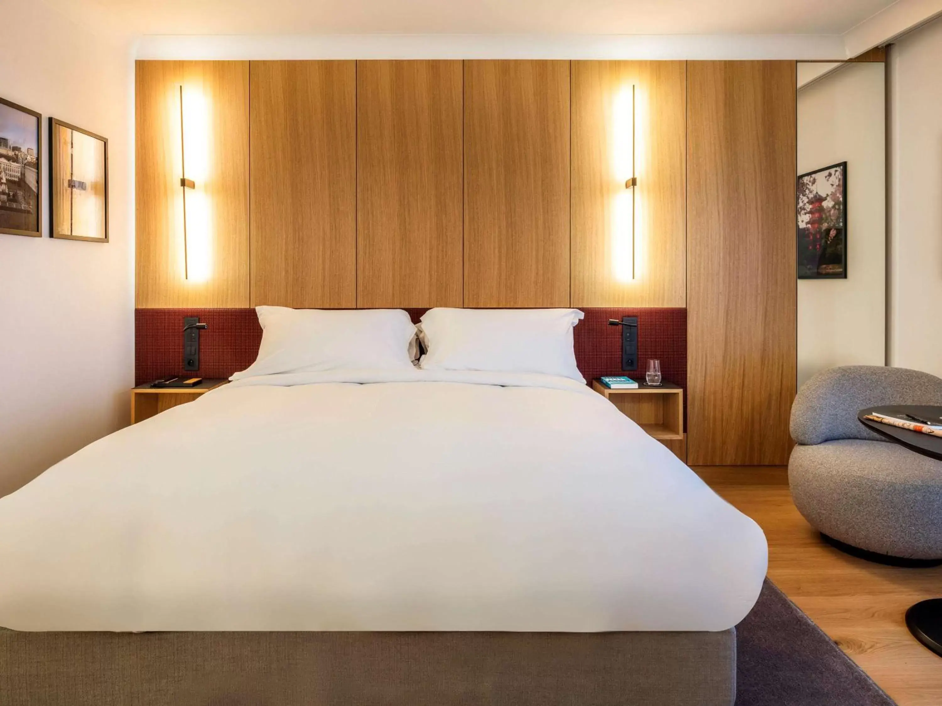 Bedroom, Bed in Le Louise Hotel Brussels - MGallery
