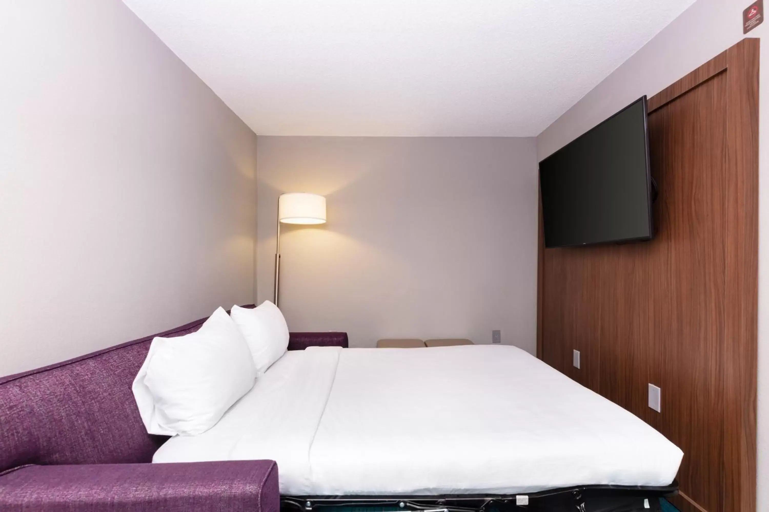 Photo of the whole room, Bed in Aloft Columbia Harbison