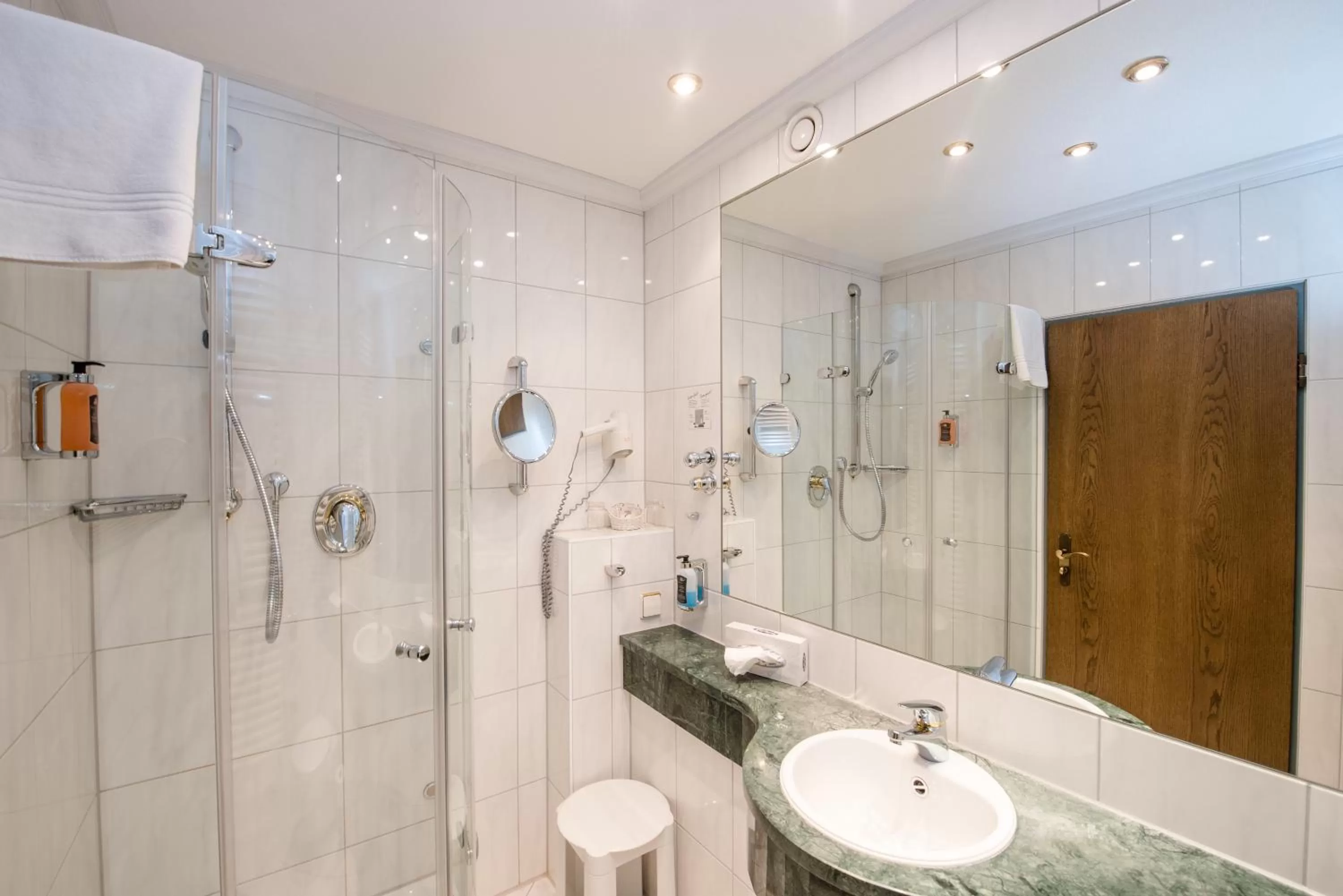 Shower in Hotel am Schloss