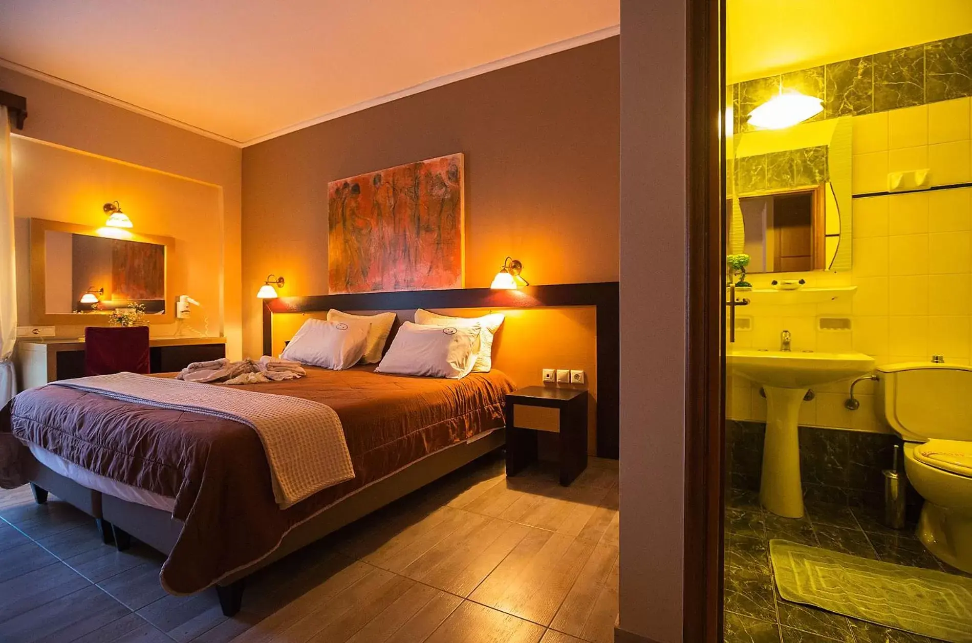 Bathroom, Bed in Kyparissia Beach Hotel