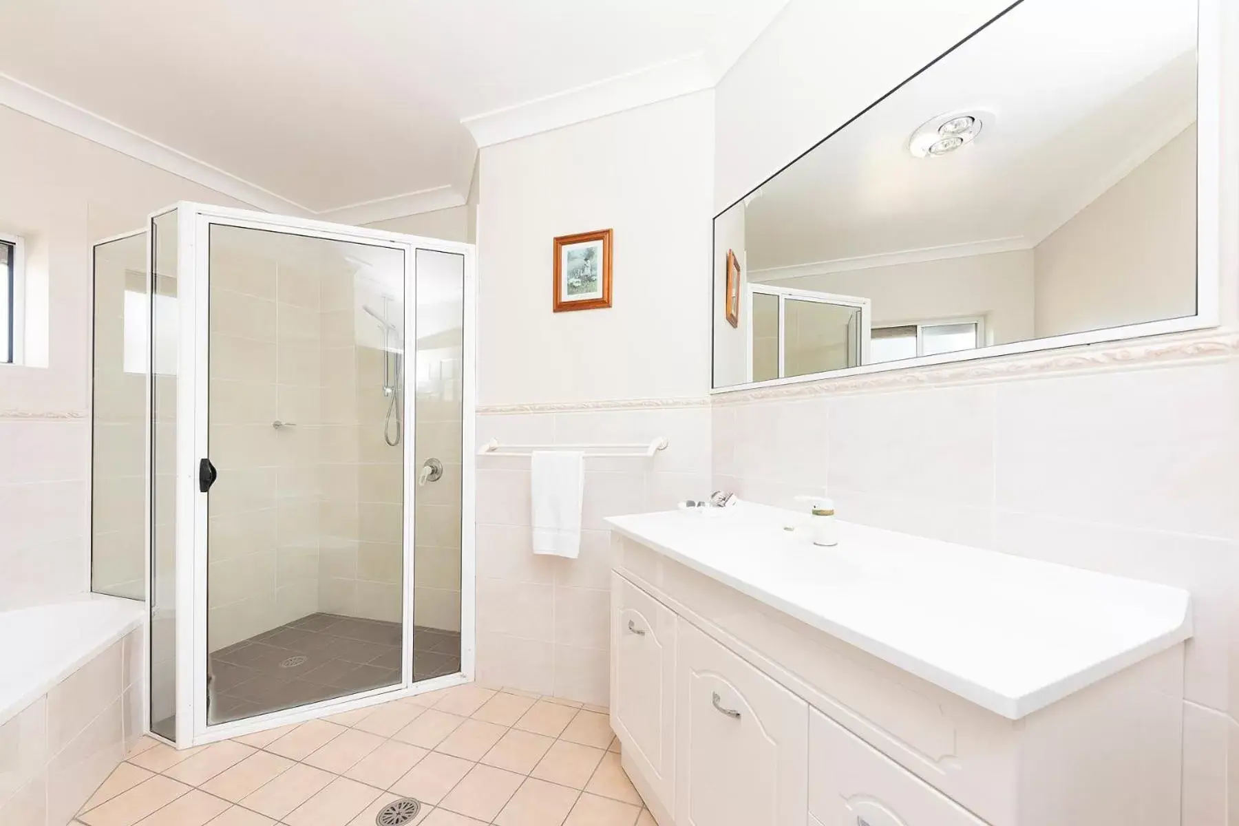 Bathroom in Meridian Beachside Apartments