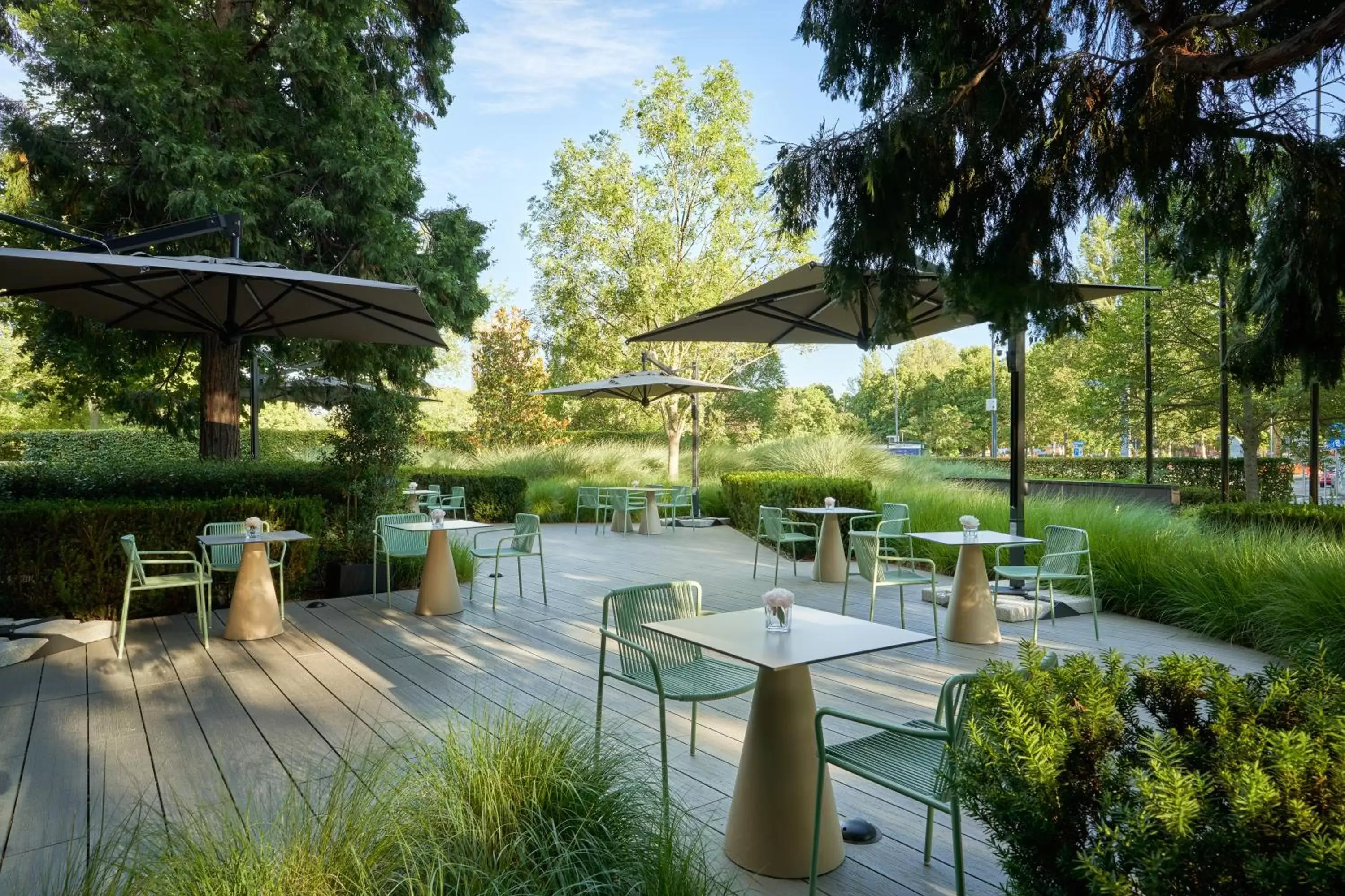 Garden, Swimming Pool in Hotel Bologna Fiera