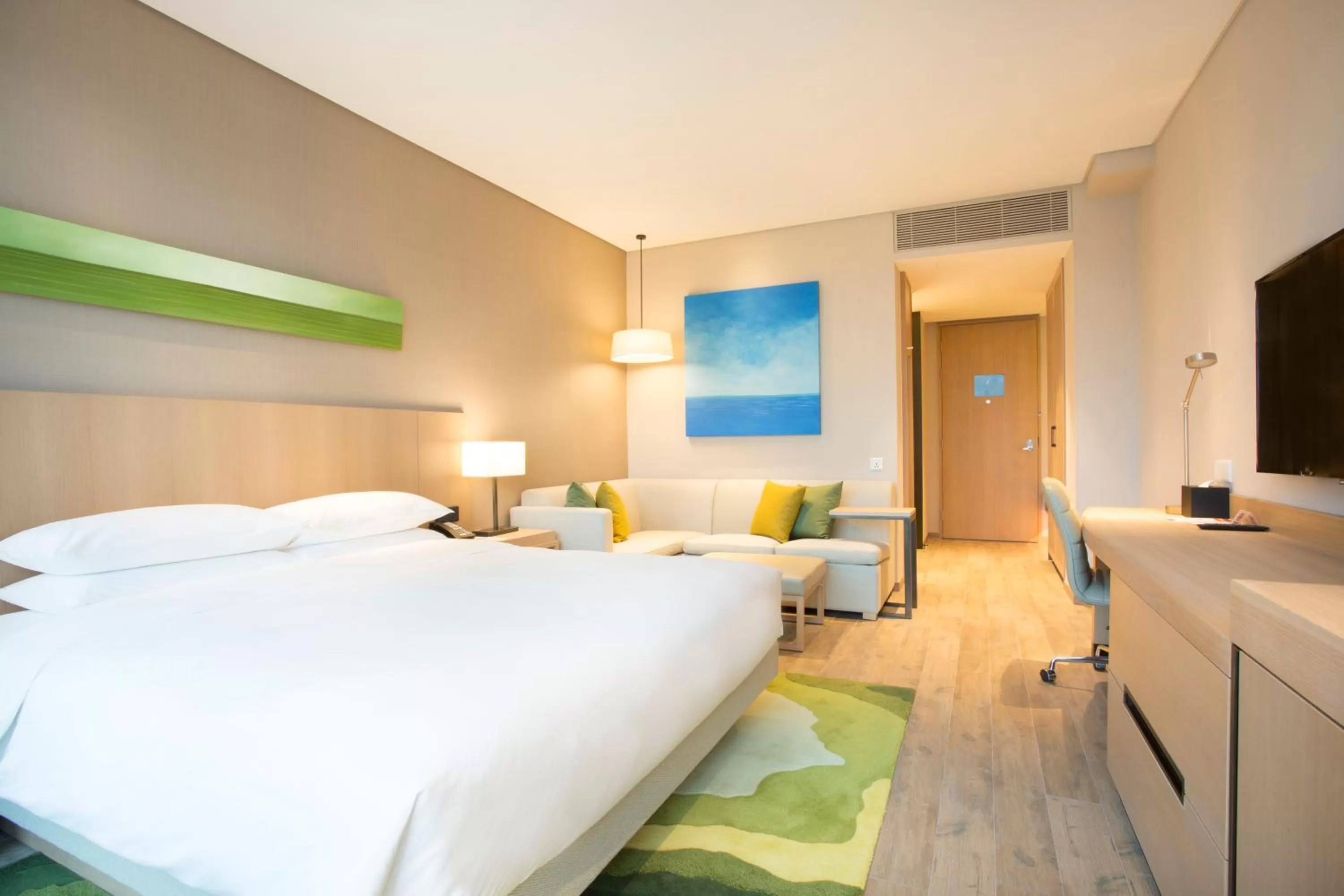 Photo of the whole room, Bed in Hyatt Place Sanya City Center