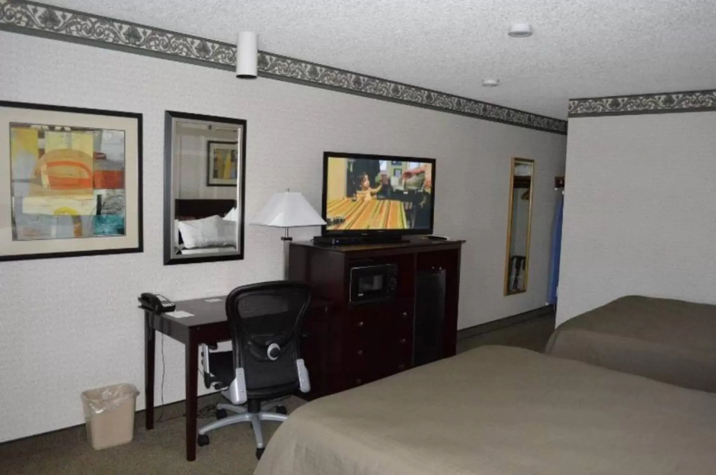 Seating area in Winnemucca Holiday Motel