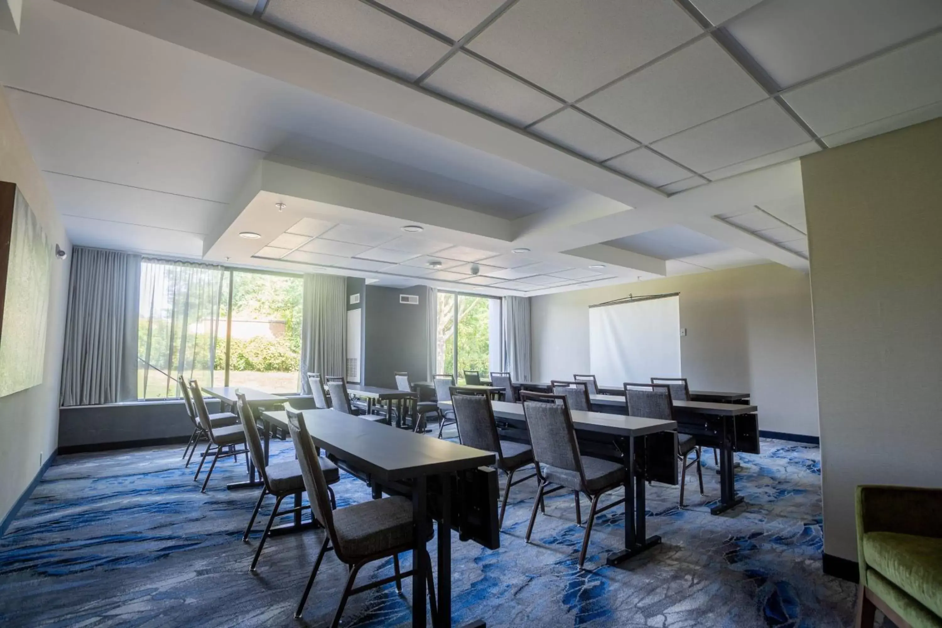 Meeting/conference room, Restaurant/Places to Eat in Fairfield Inn & Suites Springfield Enfield