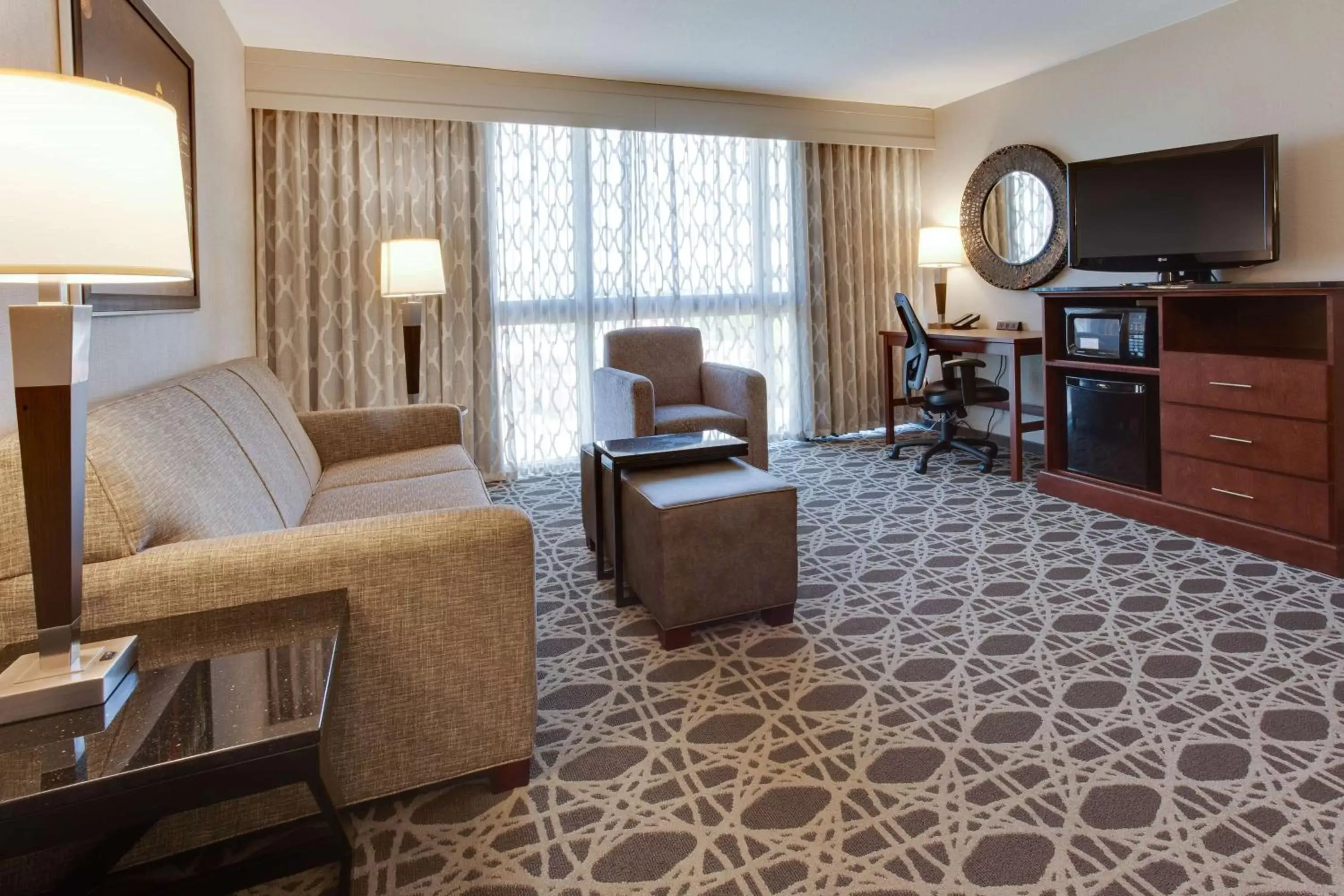 Photo of the whole room, Seating Area in Drury Inn & Suites Louisville East