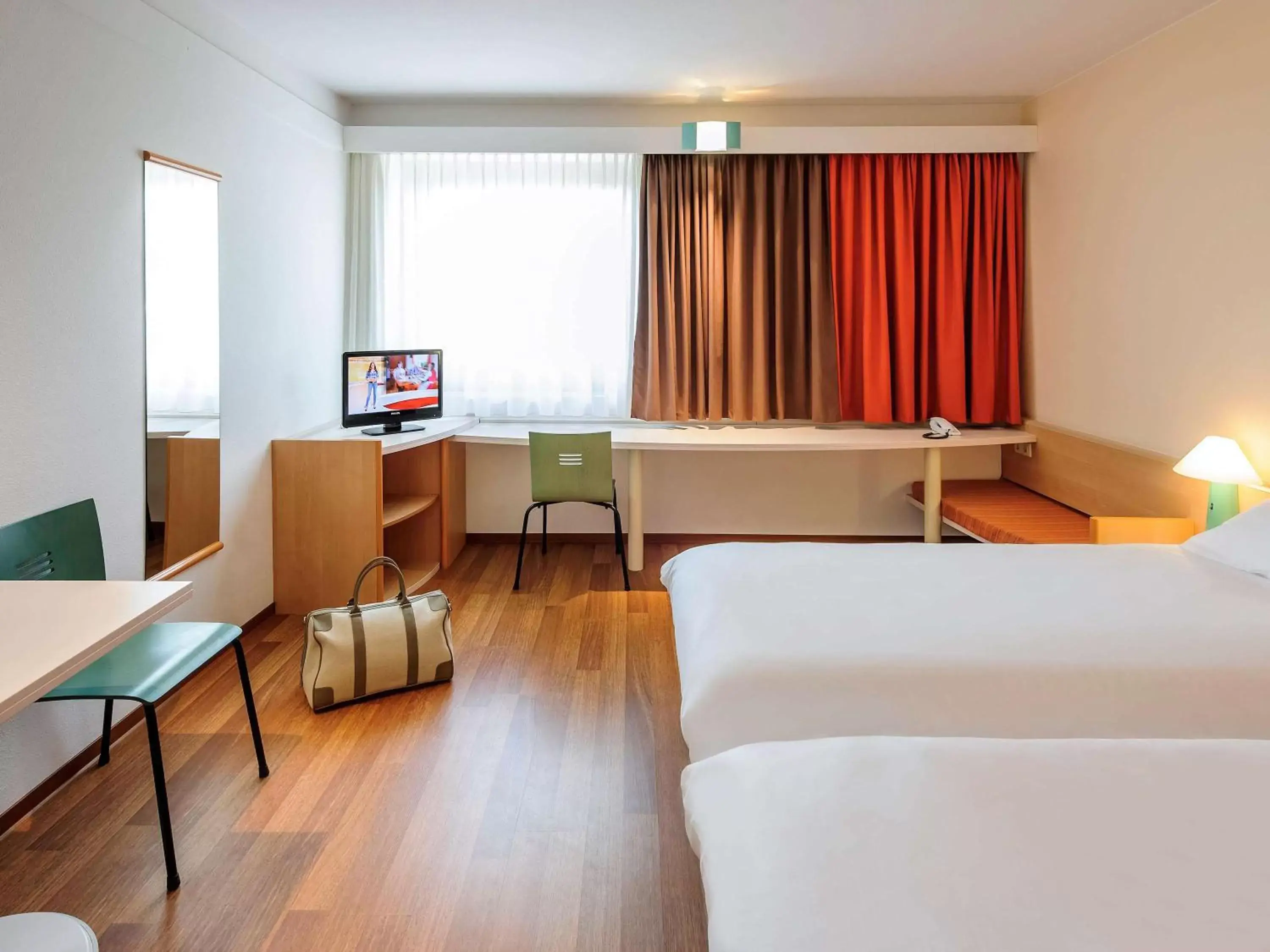 Photo of the whole room in ibis Berlin Messe