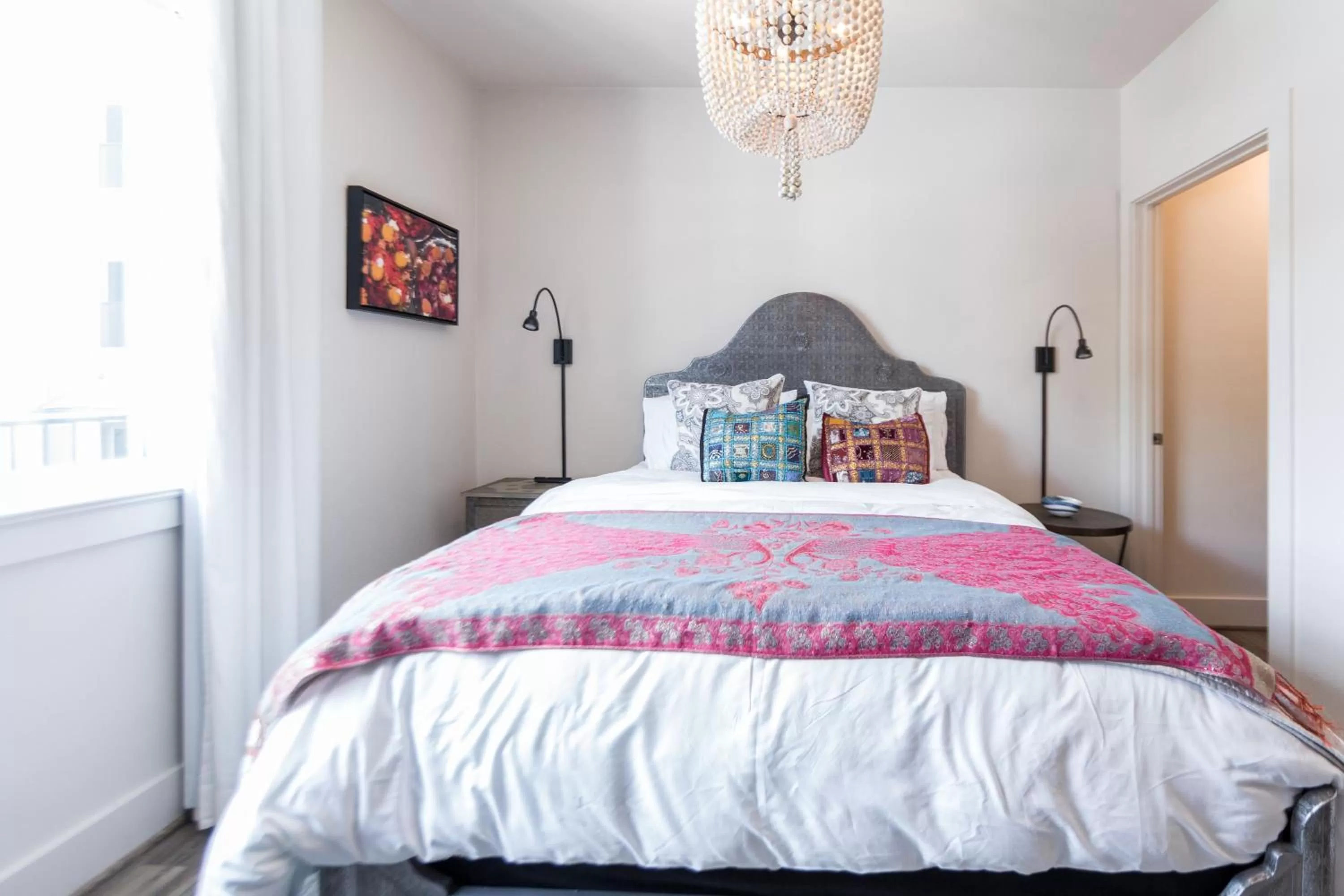 Bed in The Bishop Arts Hotel by Qresorts