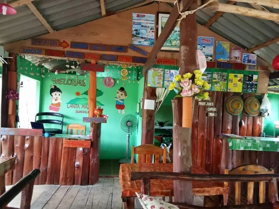 Dining area in Lanta Maikeaw Bungalow