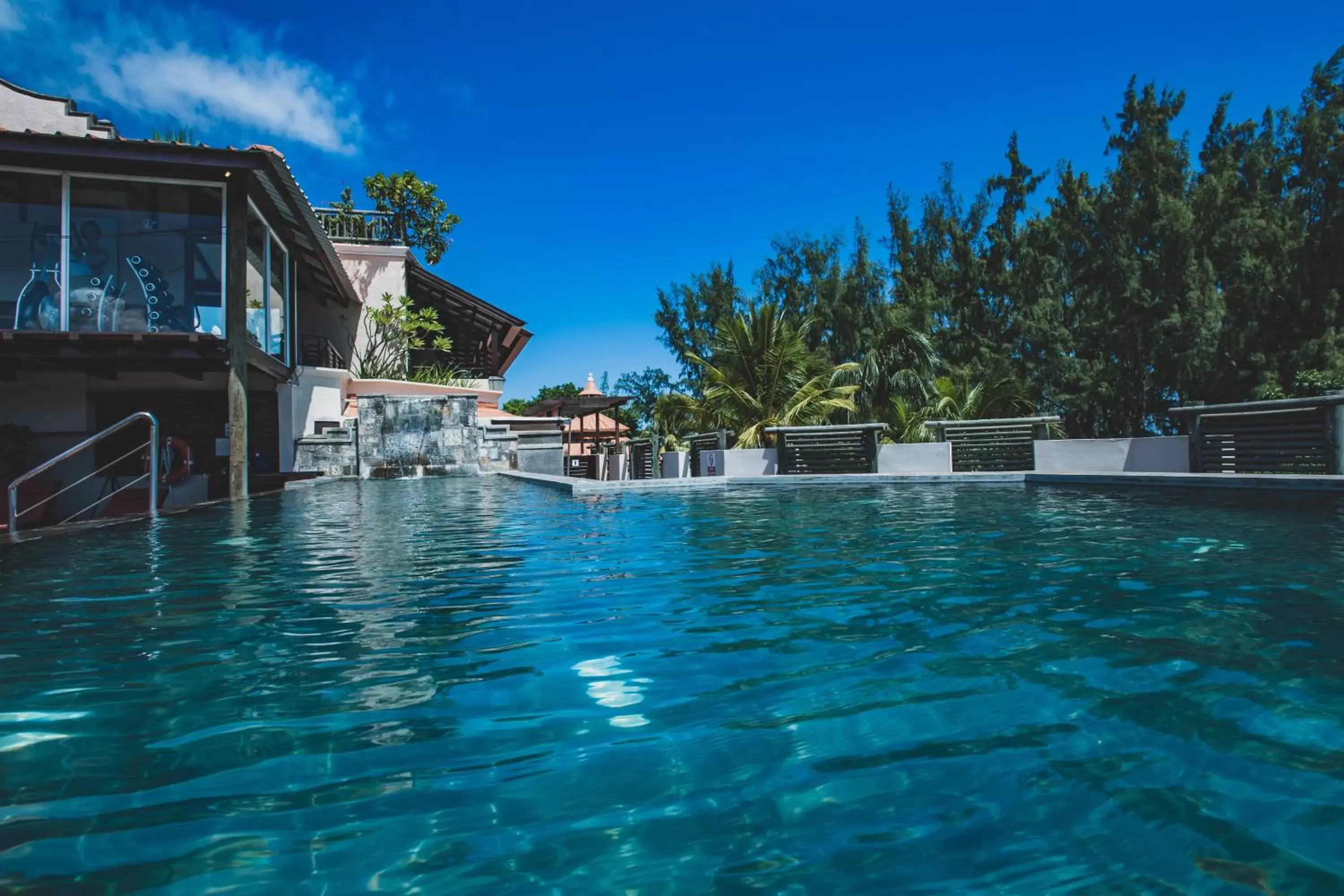 Swimming pool in Aanari Hotel & Spa- Mauritius Swimming pool in Aanari Hotel & Spa- Mauritius