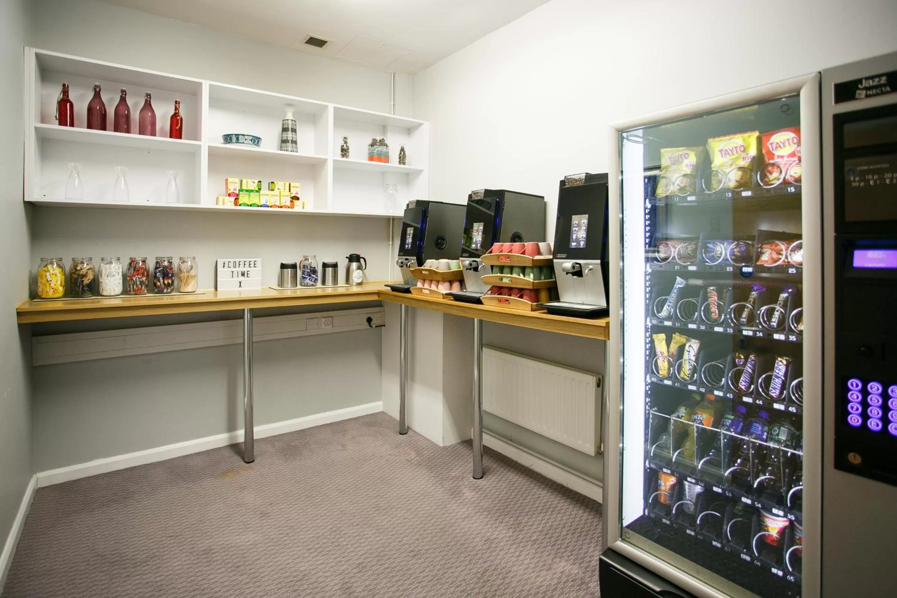 Coffee/tea facilities in Holiday Inn Express Antrim by IHG