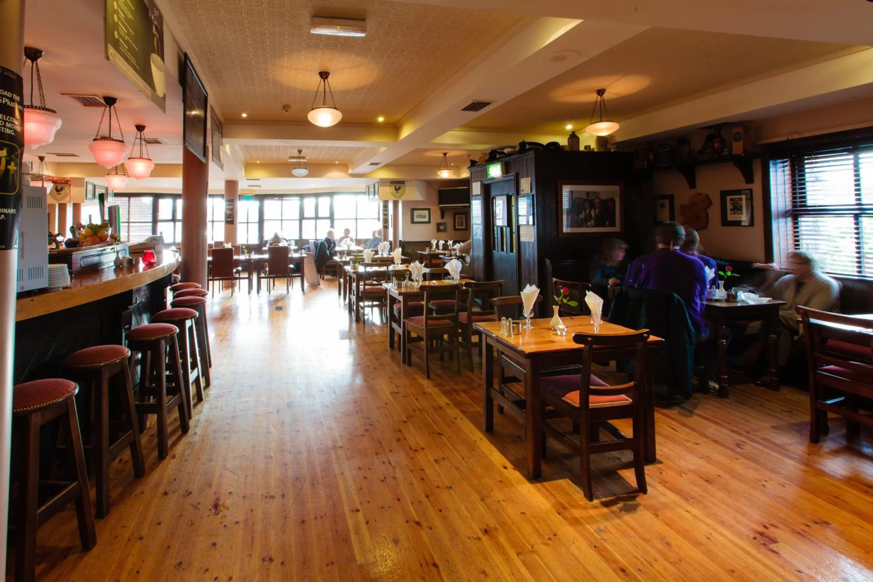 Restaurant/places to eat in The Yeats County Inn Hotel