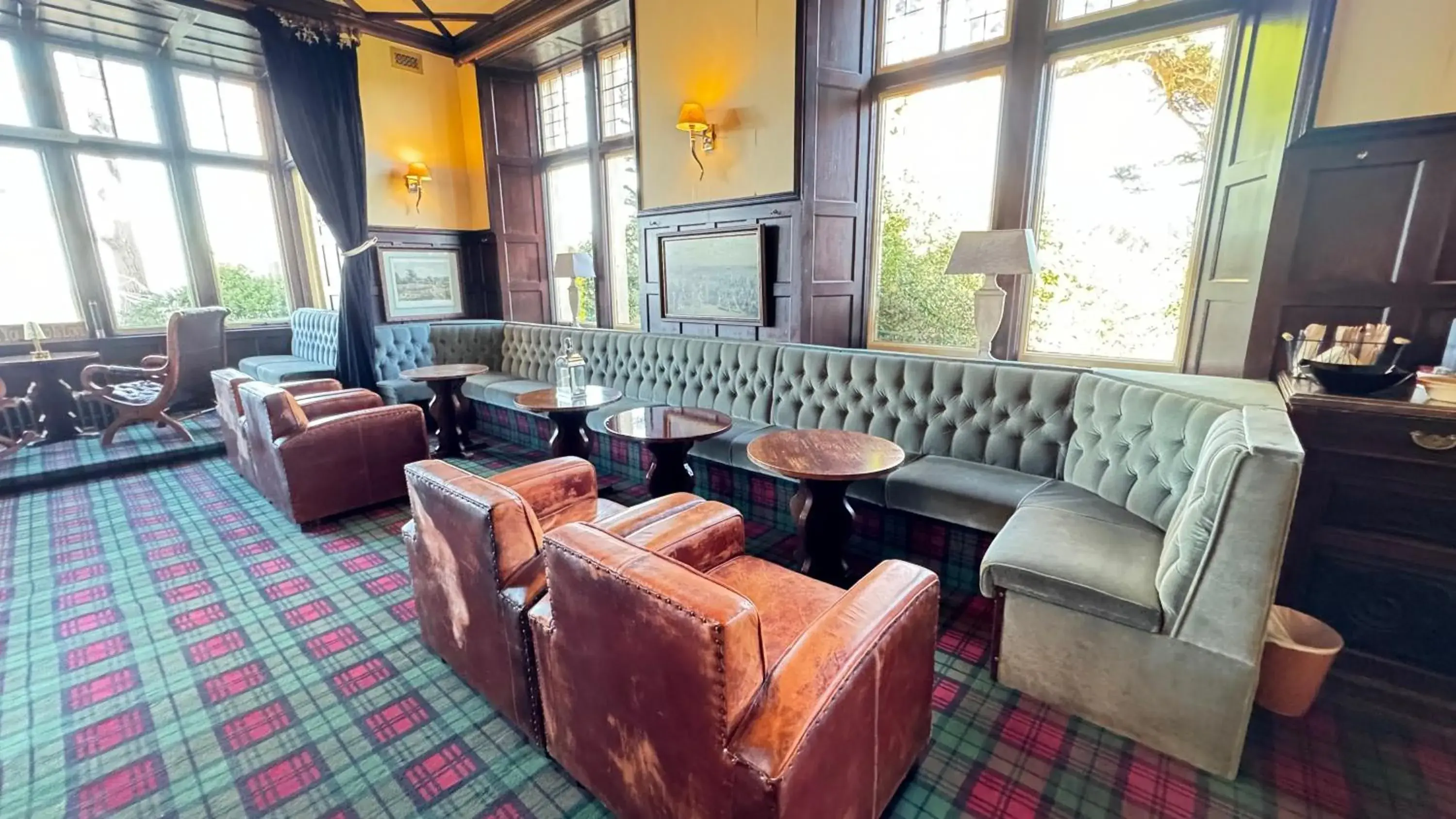 Property building, Lounge/Bar in Invernairne Guest House