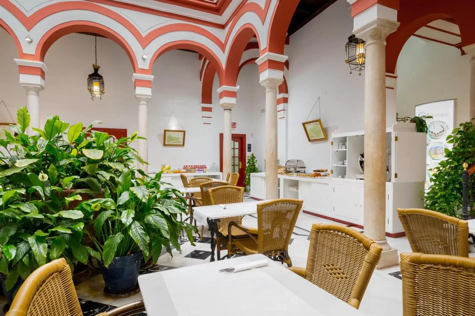 Decorative detail, Restaurant/Places to Eat in Las Casas de los Mercaderes