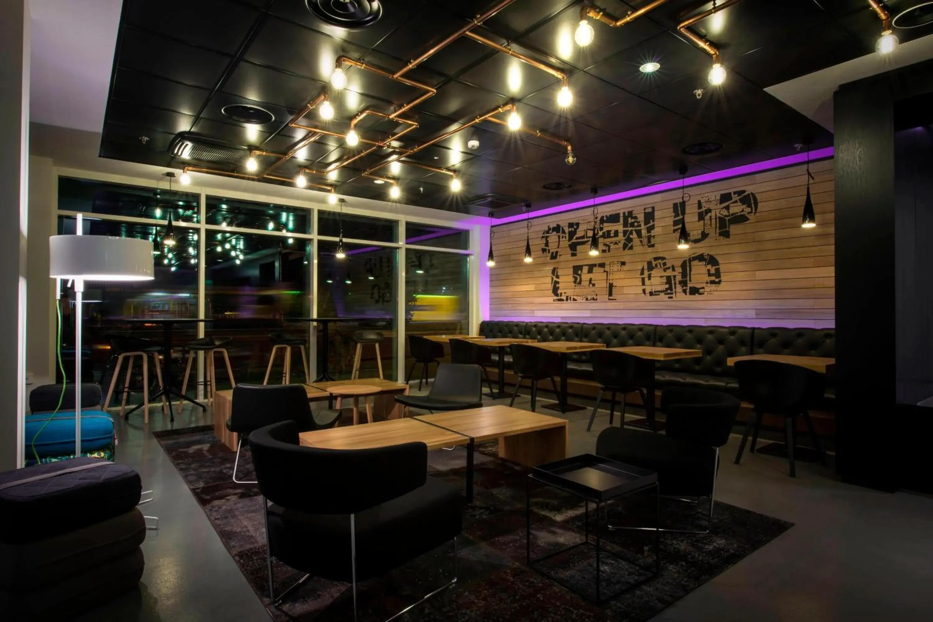 Restaurant/places to eat, Lounge/Bar in Moxy Milan Malpensa Airport